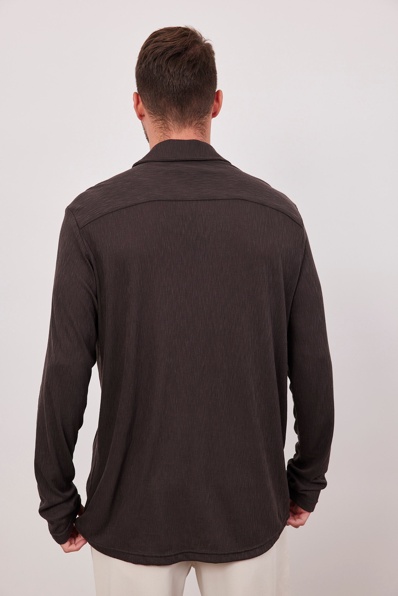 חולצת מכופתרת עם טקסטורה