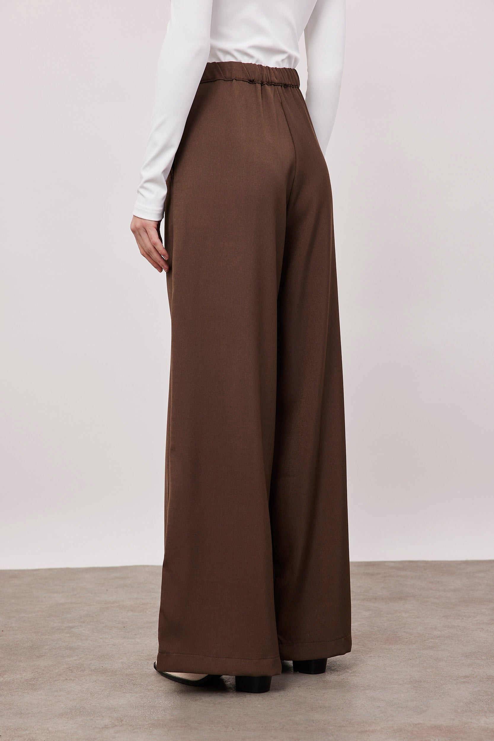 מכנס מחוייט מתרחב עם קשירה