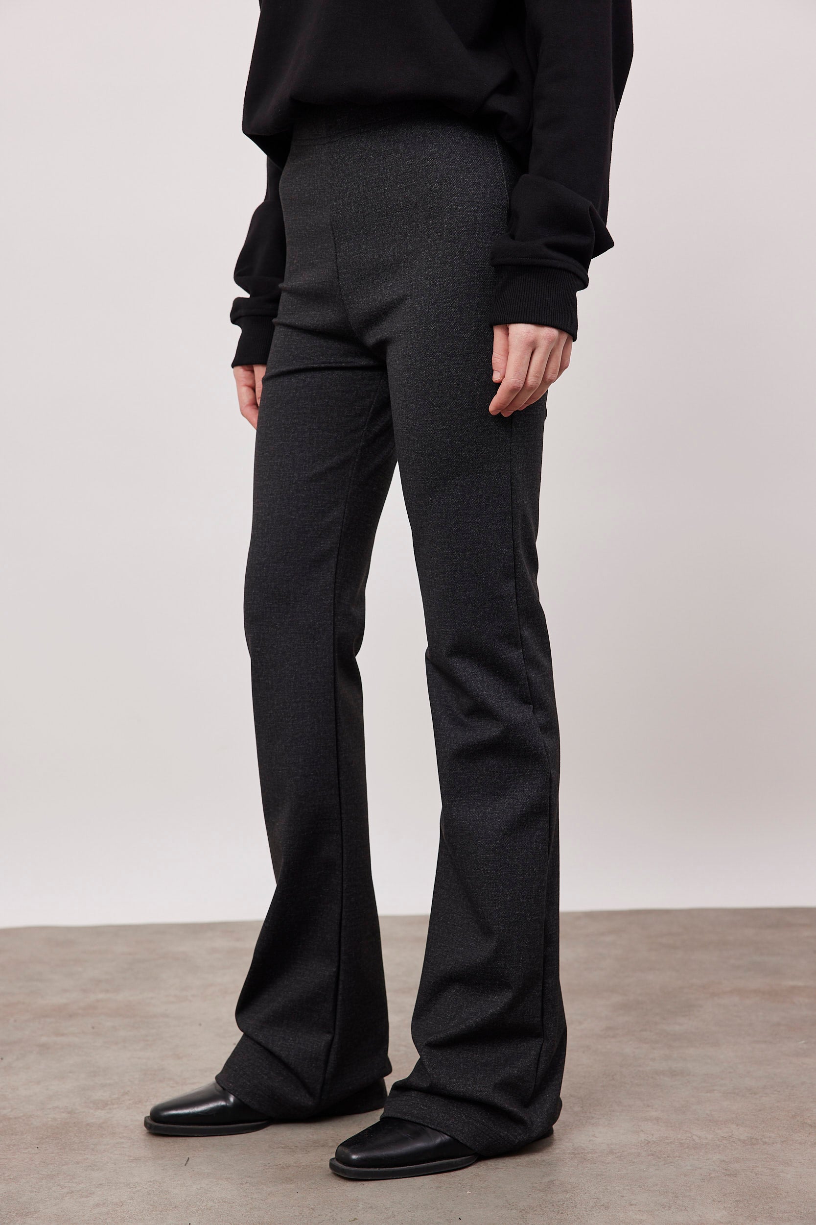 מכנסיים צמודים בטקסטורה