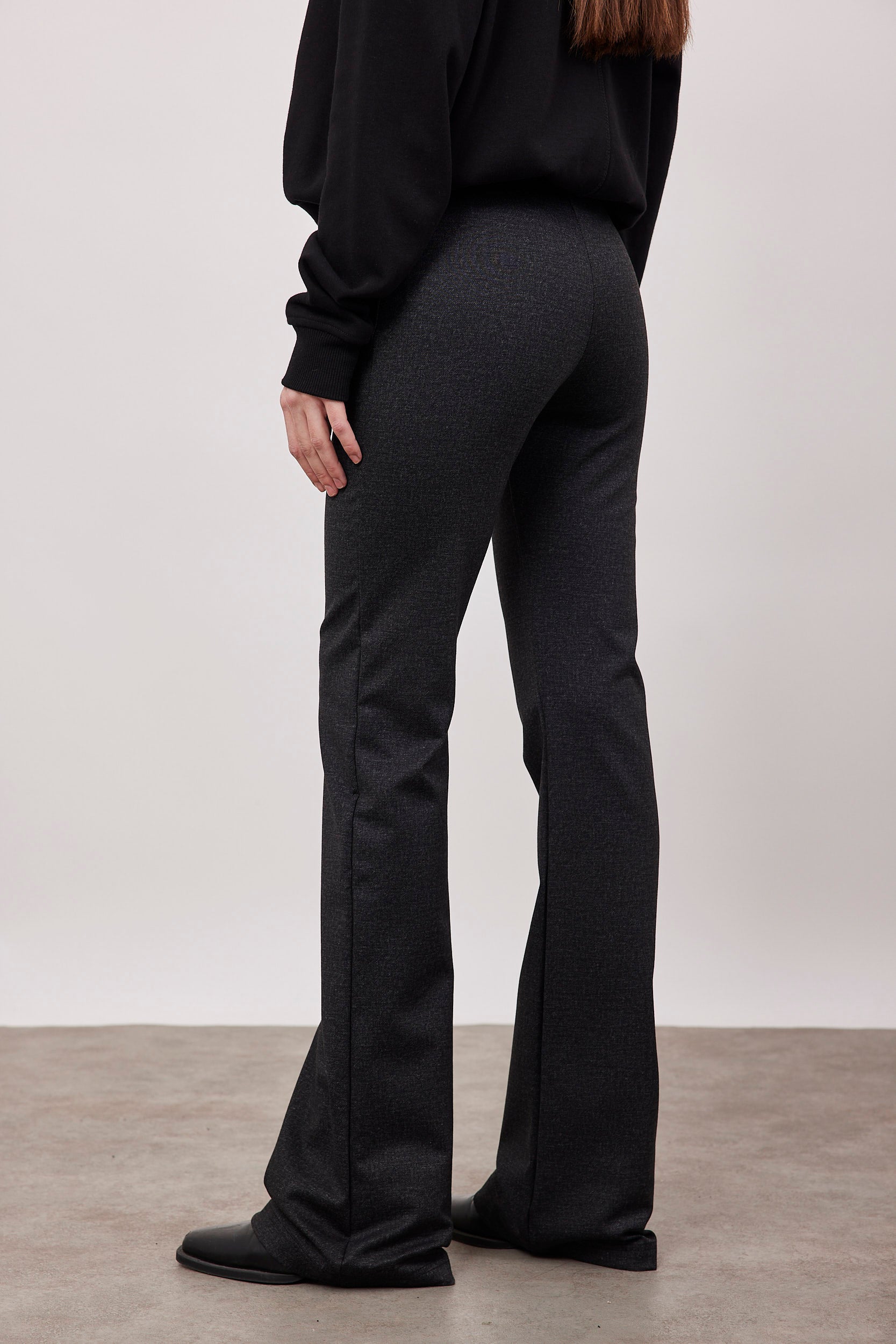 מכנסיים צמודים בטקסטורה