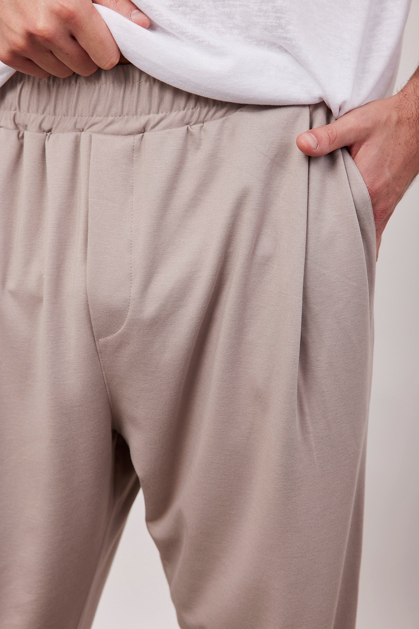 מכנס בסגנון מחוייט עם גומי