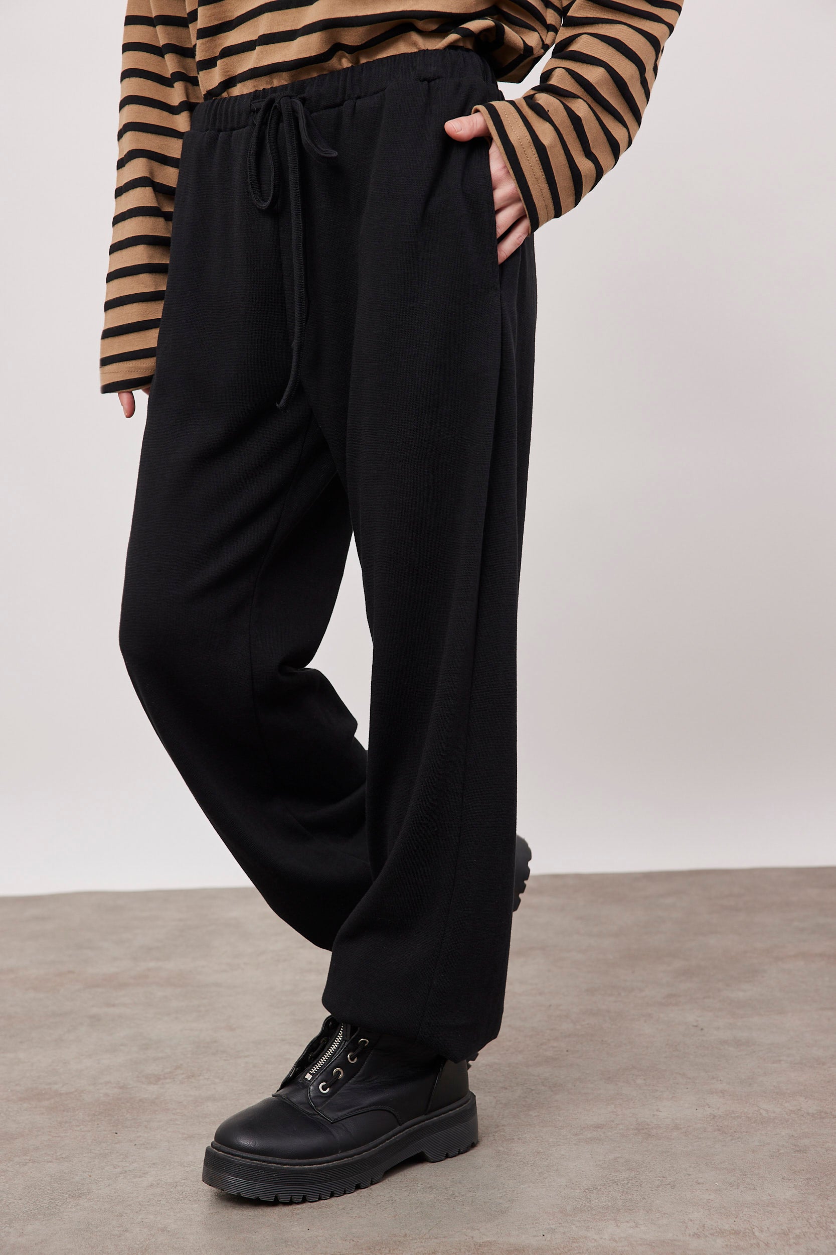 מכנסי סלאב מראה פשתן עם מנג'ט