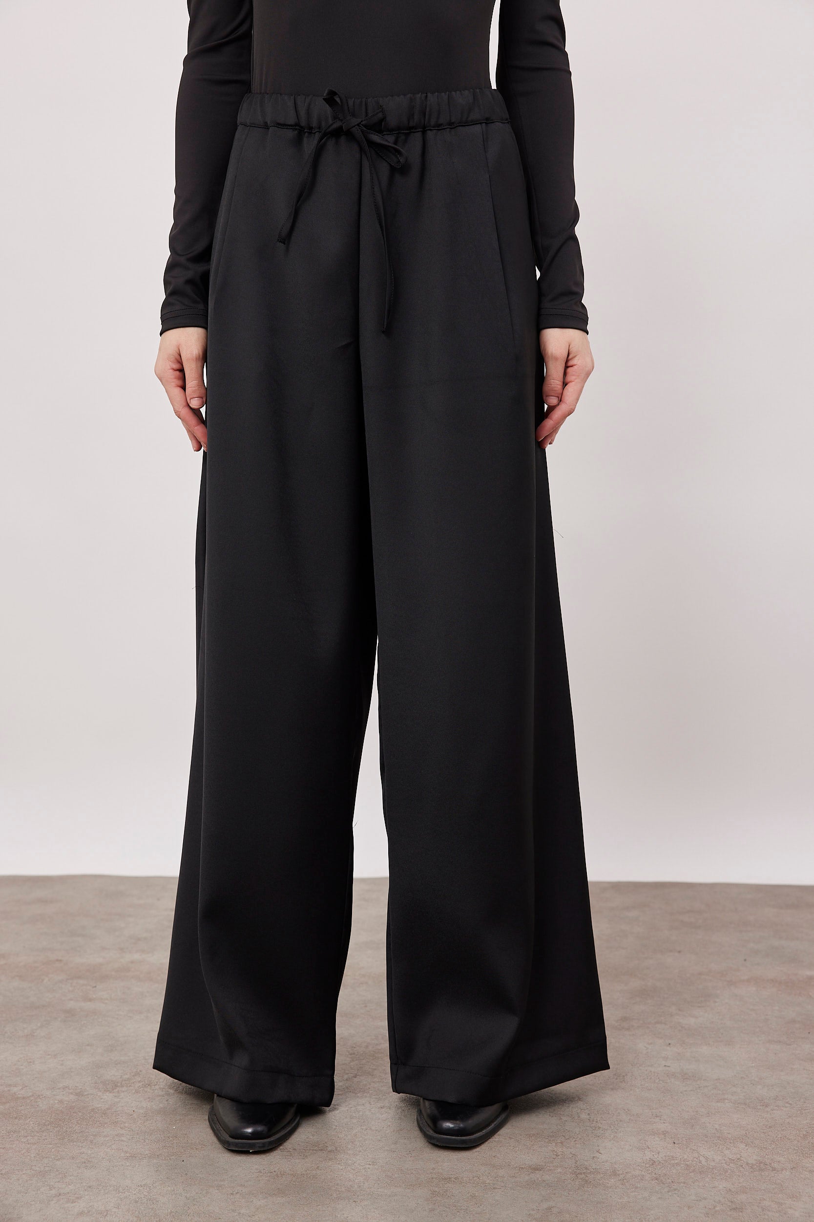 מכנס מחוייט מתרחב עם קשירה