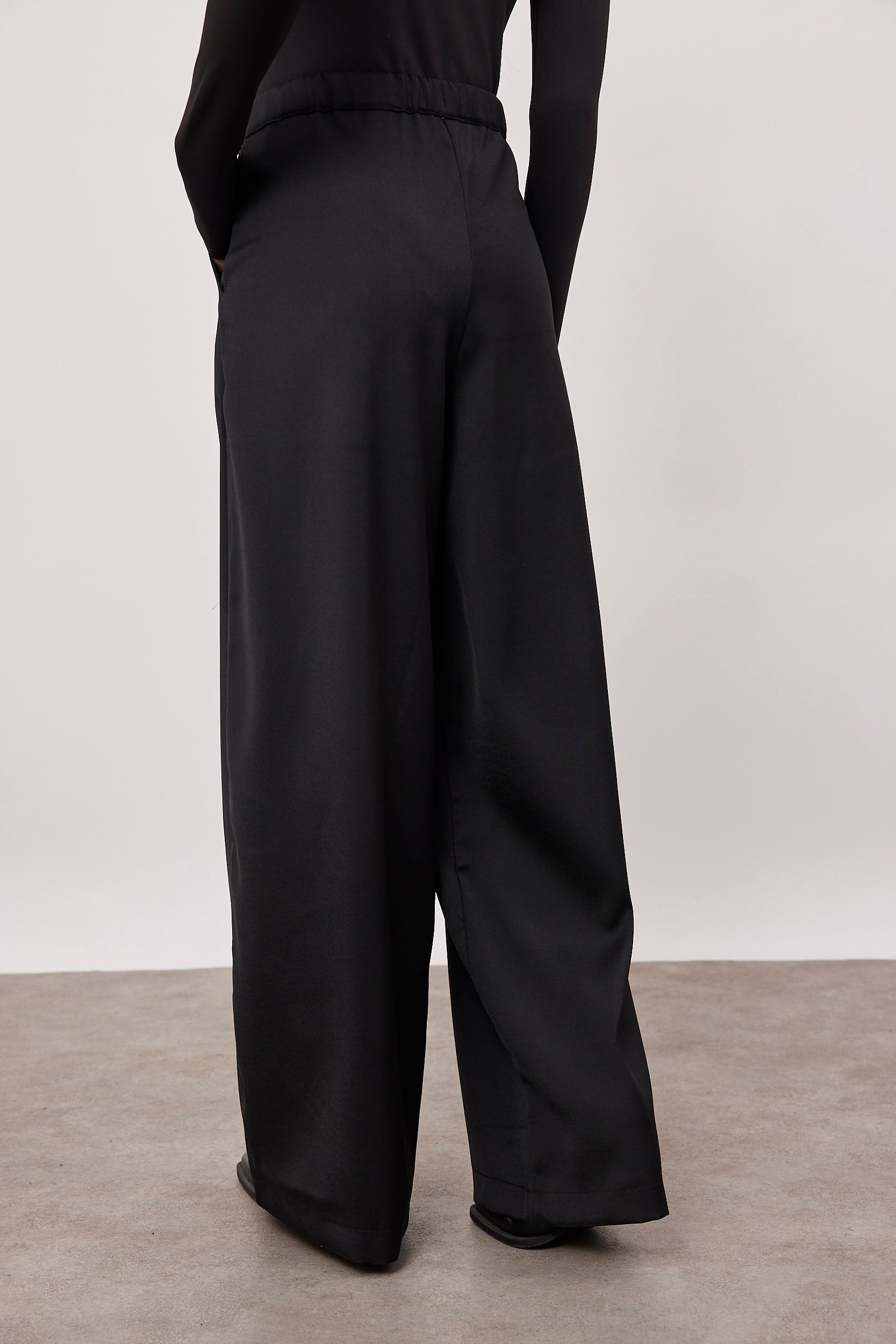 מכנס מחוייט מתרחב עם קשירה