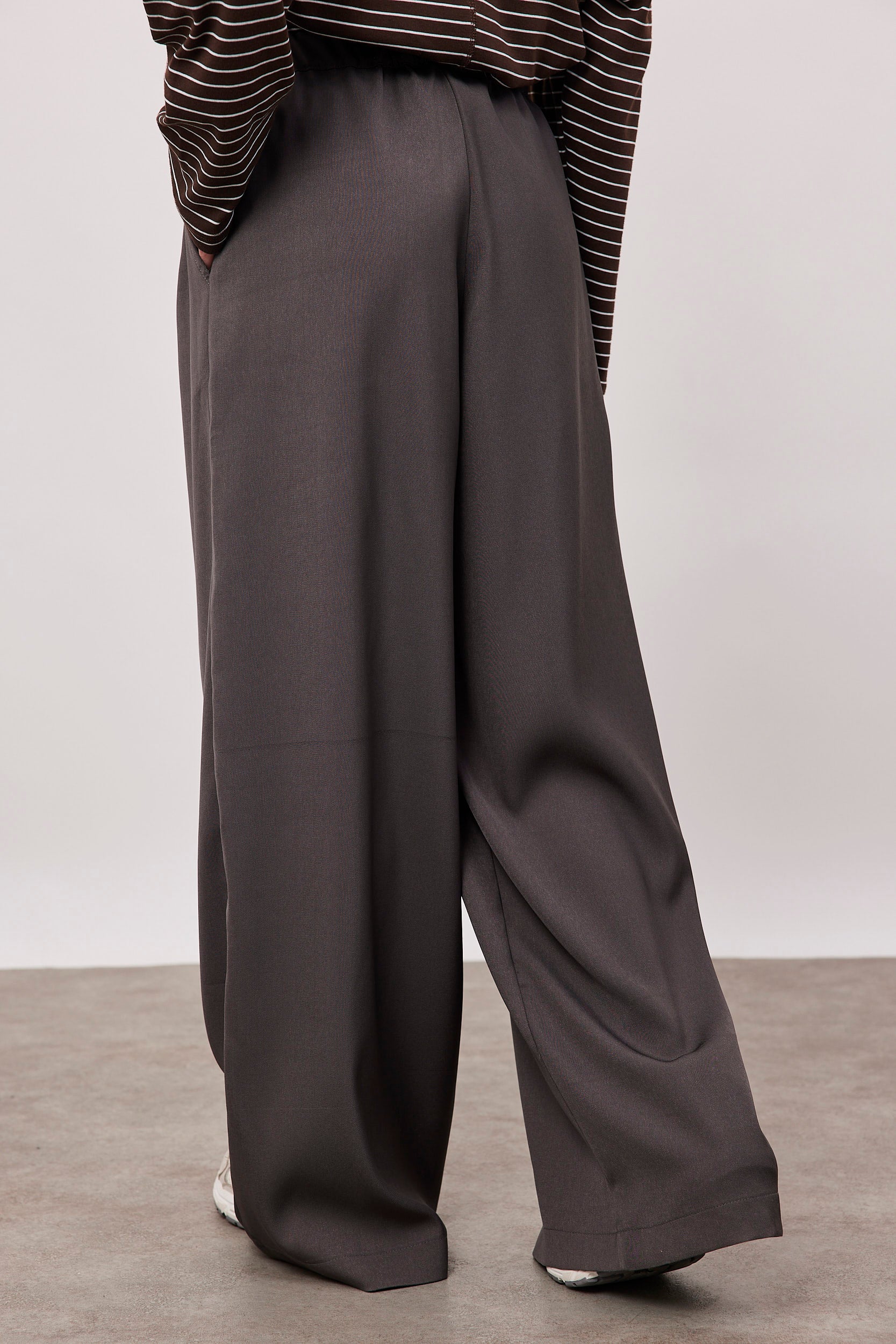 מכנס מחוייט מתרחב עם קשירה