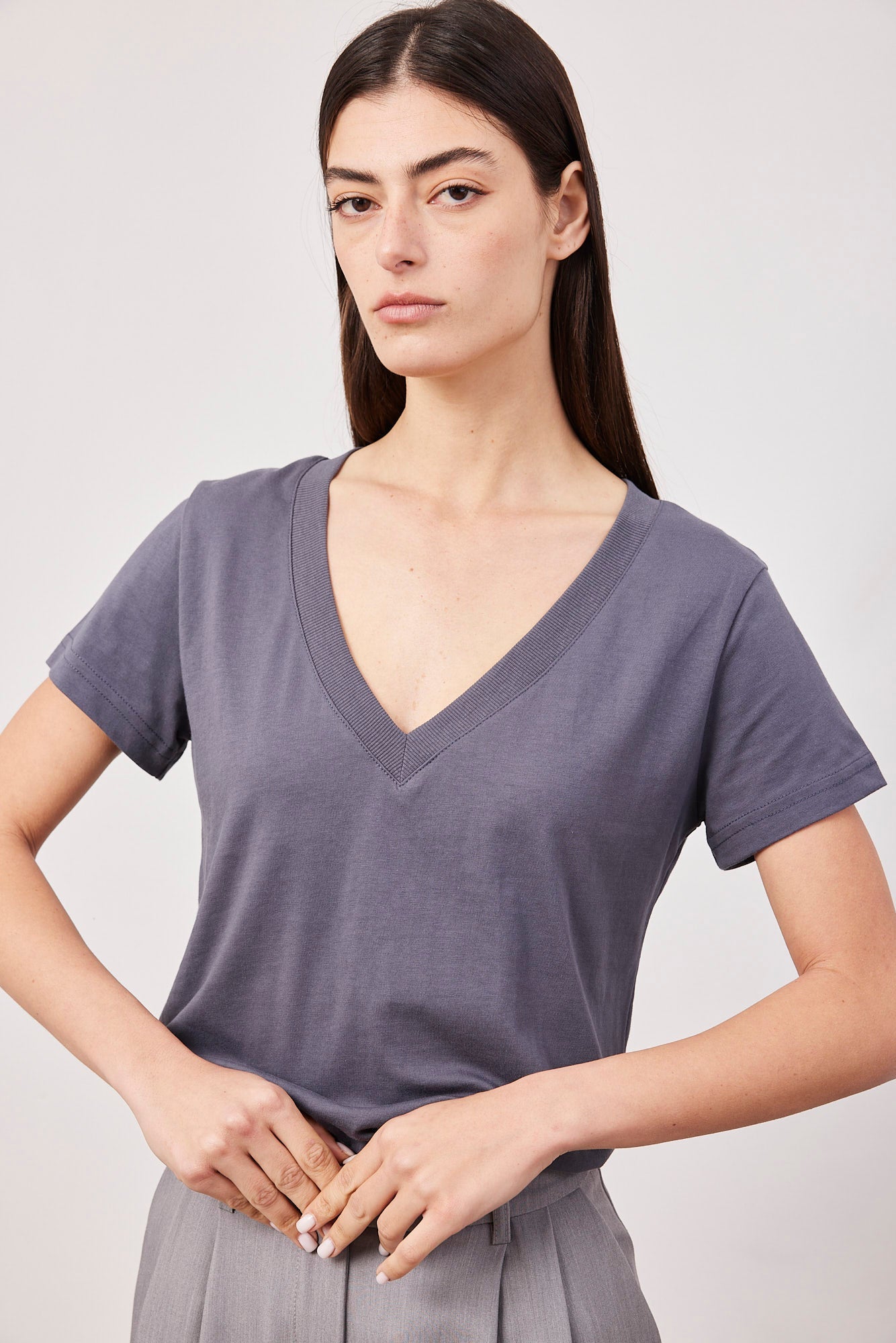 טי-שרט וי כותנה - ITAY BRANDS