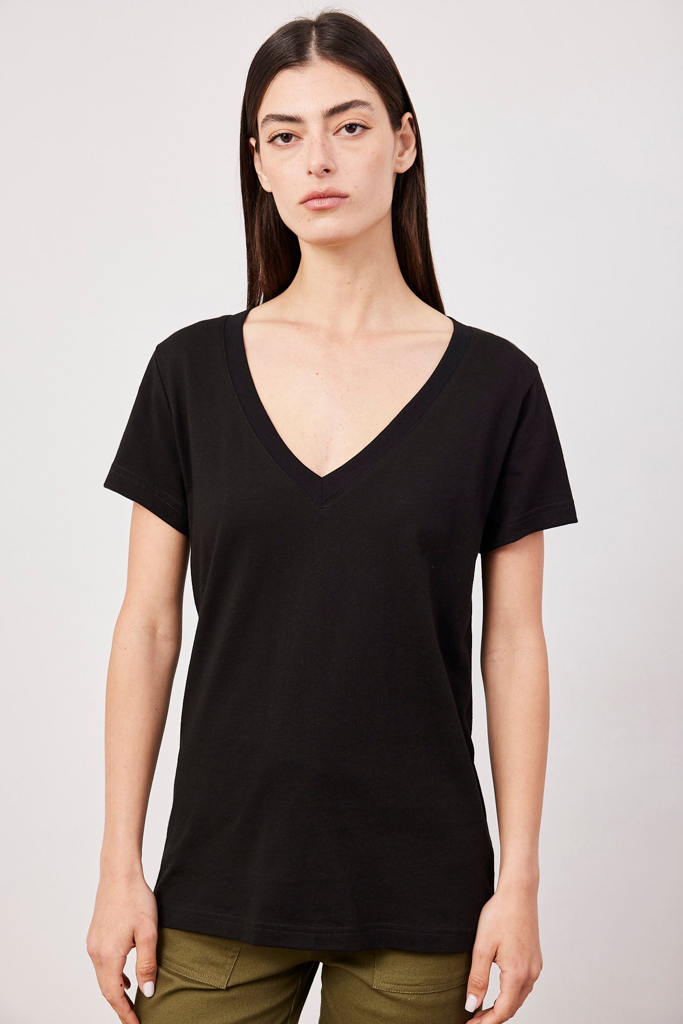 טי-שרט וי כותנה - ITAY BRANDS