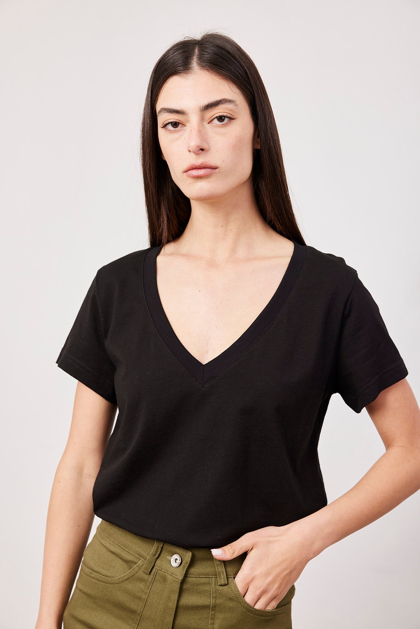 טי-שרט וי כותנה - ITAY BRANDS