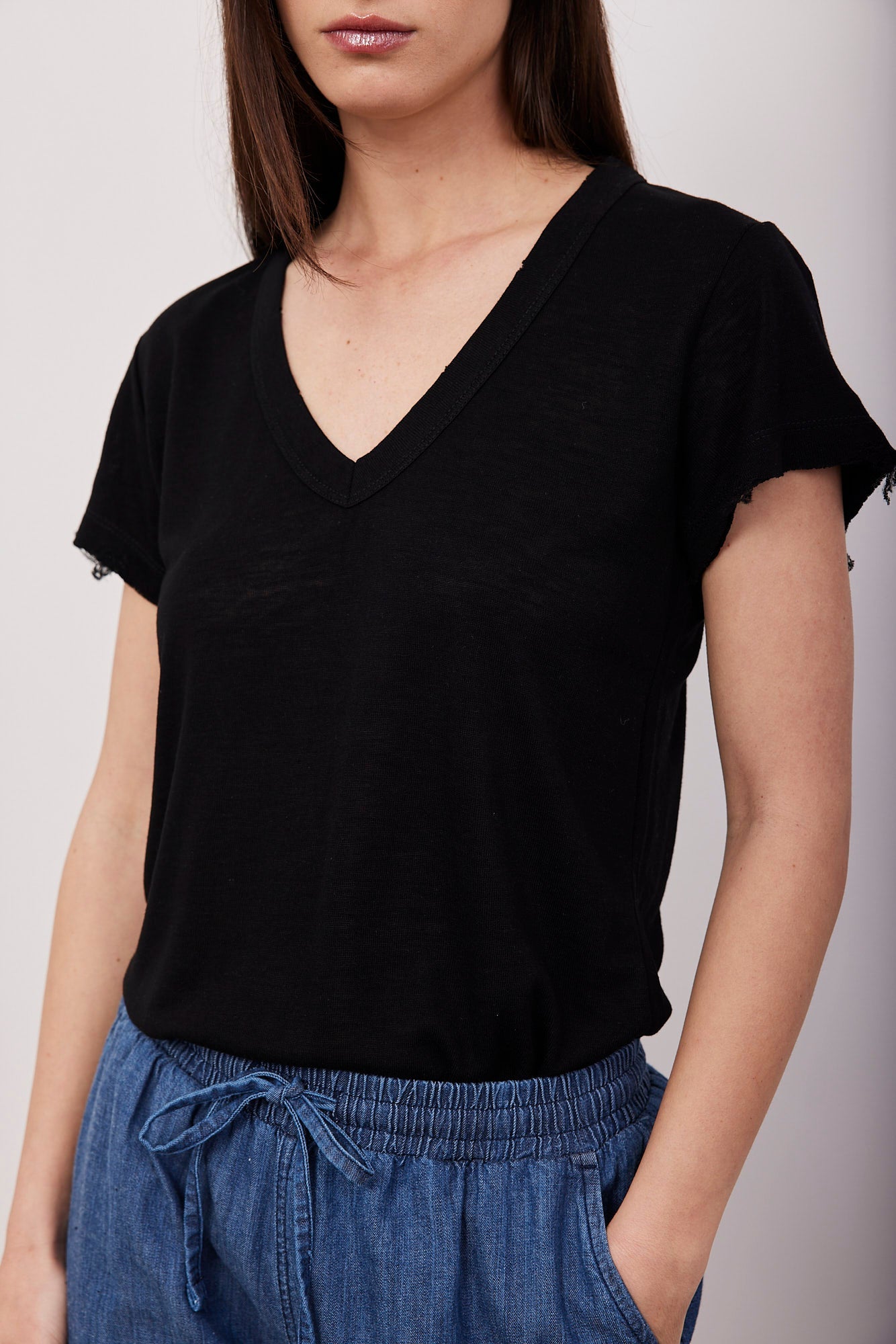 טי-שרט וי בסיומת פרומה - ITAY BRANDS