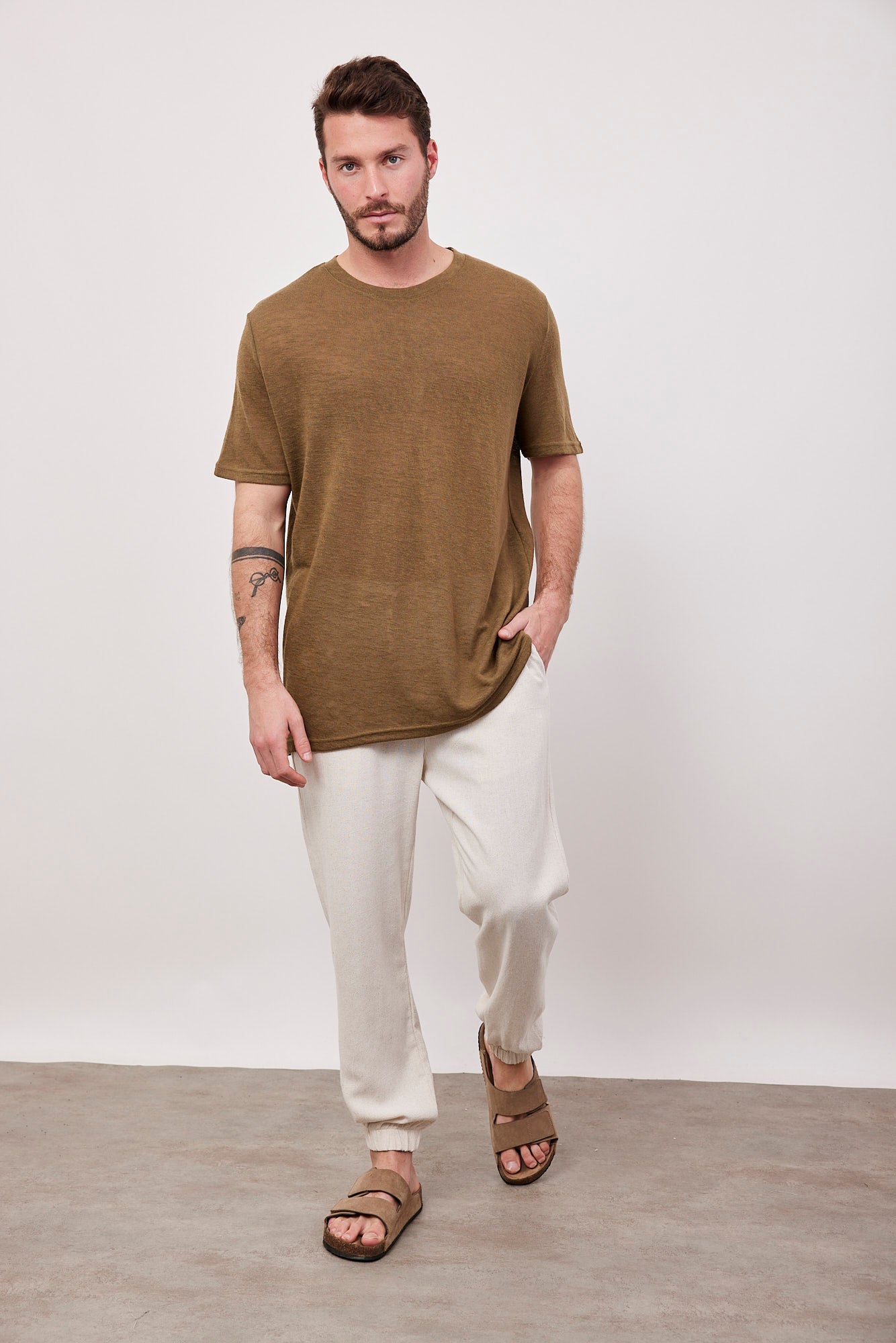 טי-שרט שקפקפה במראה פשתן