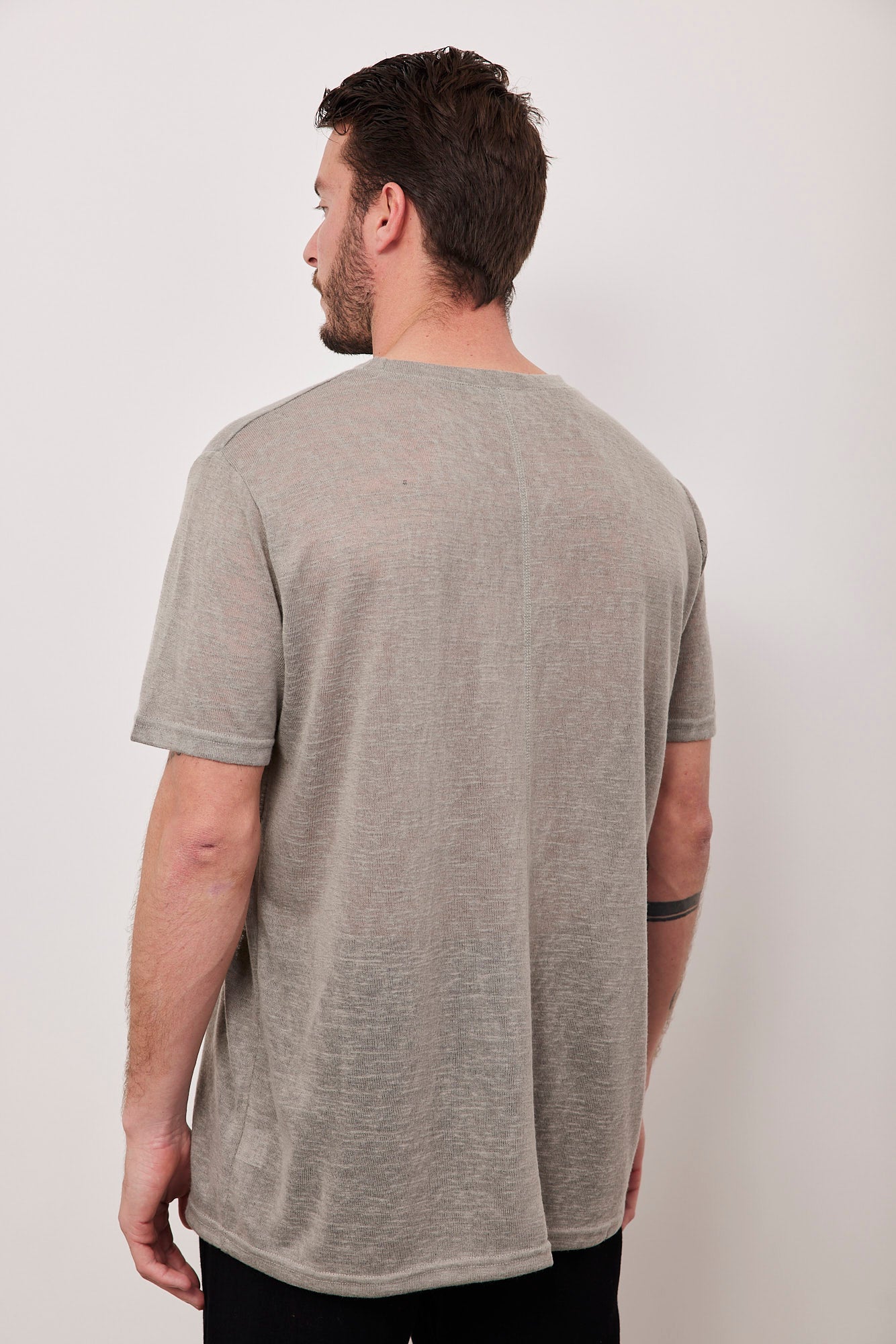 טי-שרט שקפקפה במראה פשתן