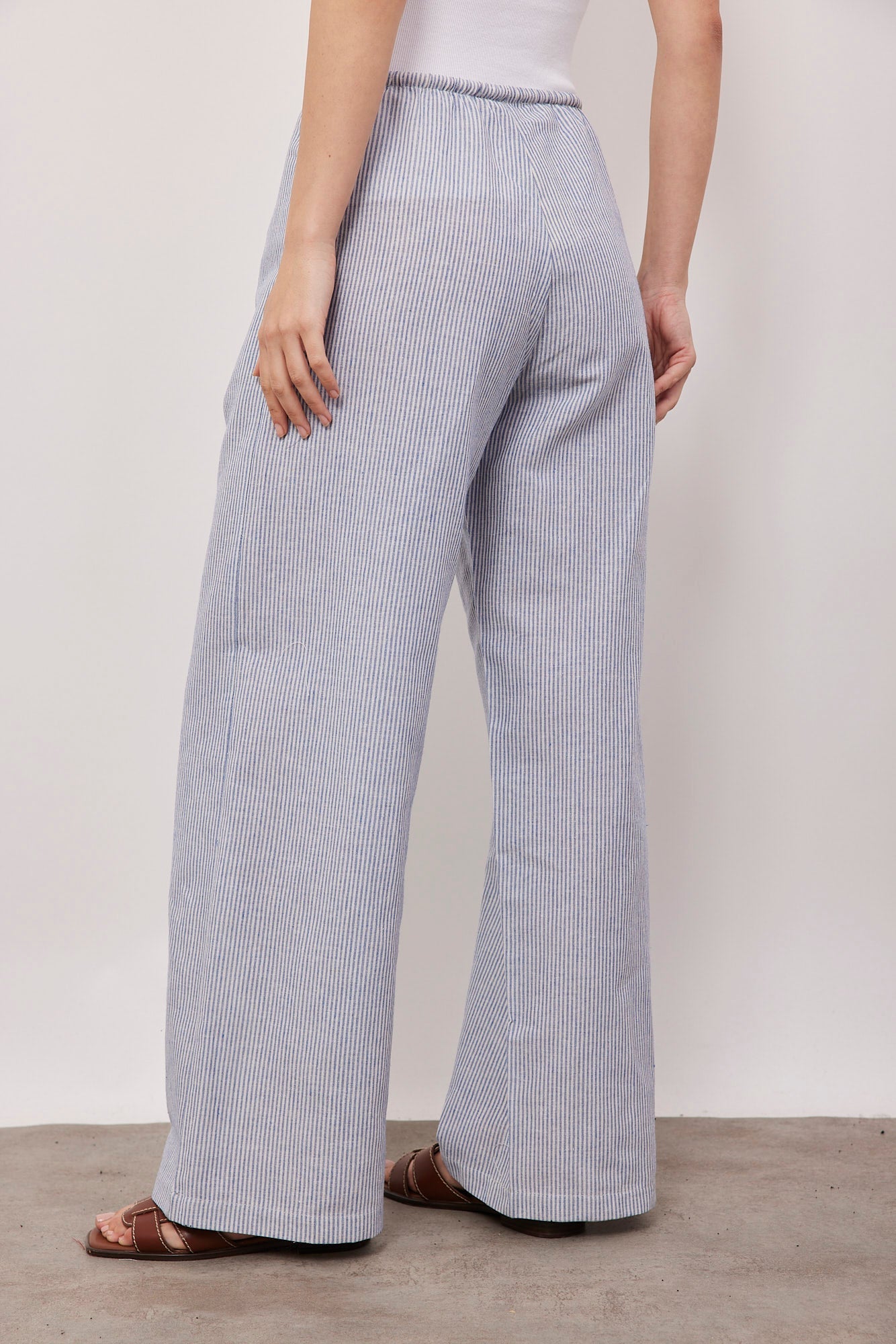 מכנסיים ארוכים עם קשירה בהדפס פסים - ITAY BRANDS