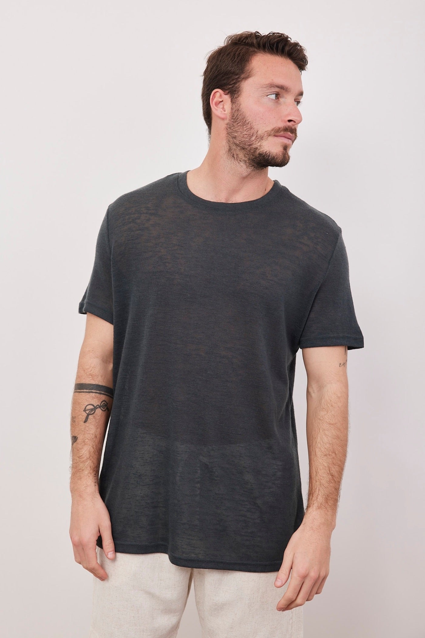 טי-שרט שקפקפה במראה פשתן