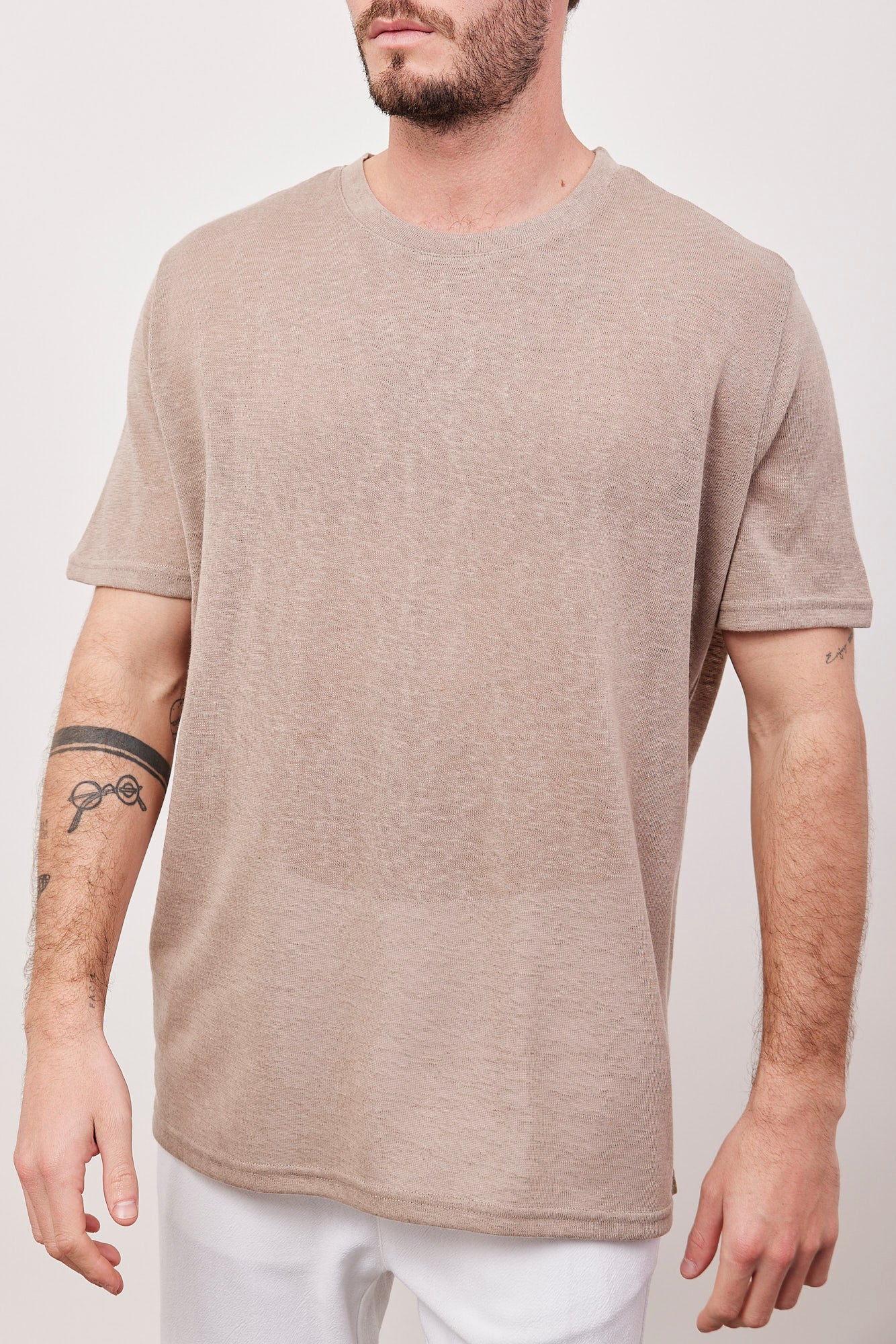 טי-שרט שקפקפה במראה פשתן