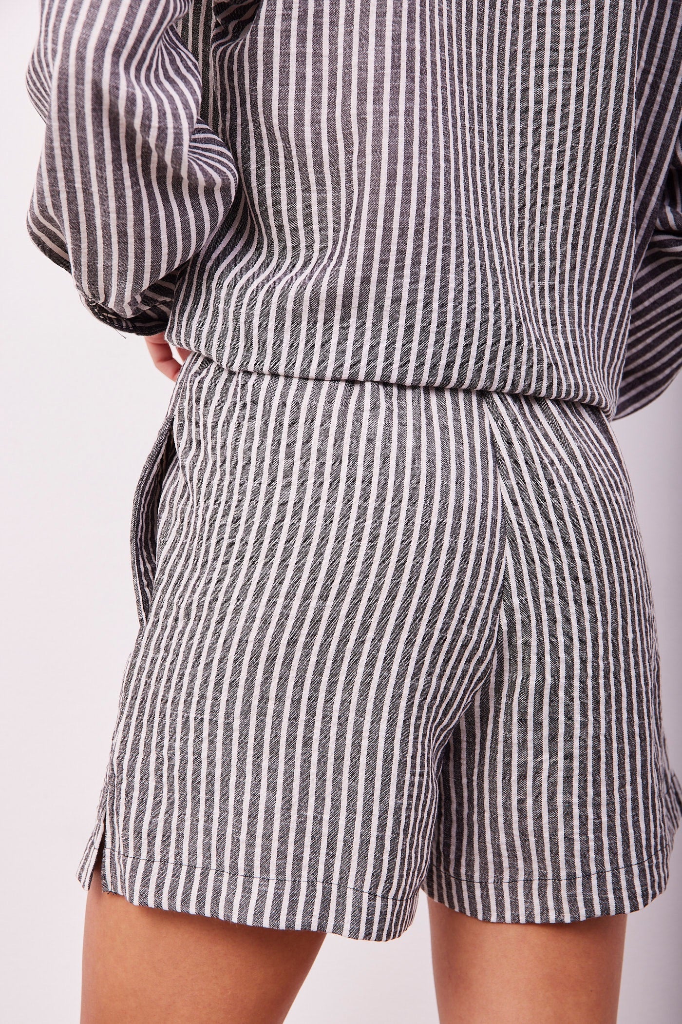 חליפה מכופתרת במראה פשתן בהדפס פסים - ITAY BRANDS