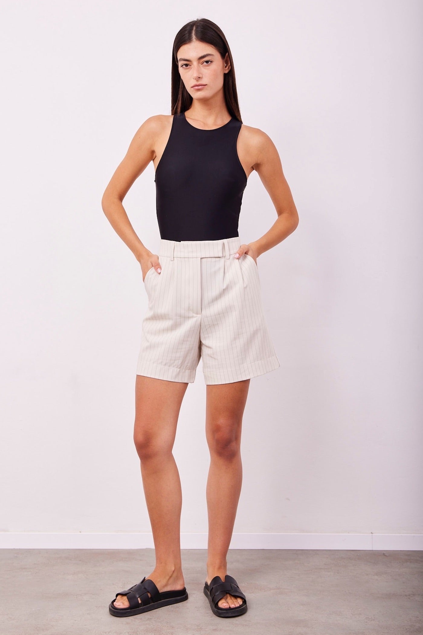 מכנסיים קצרים מחוייטים בהדפס פסים - ITAY BRANDS