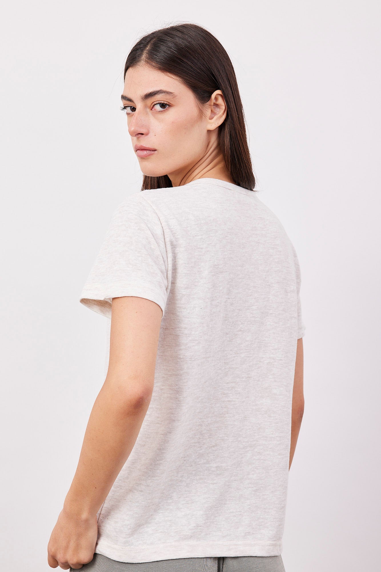 טי-שרט במראה פשתן עם כפתורים