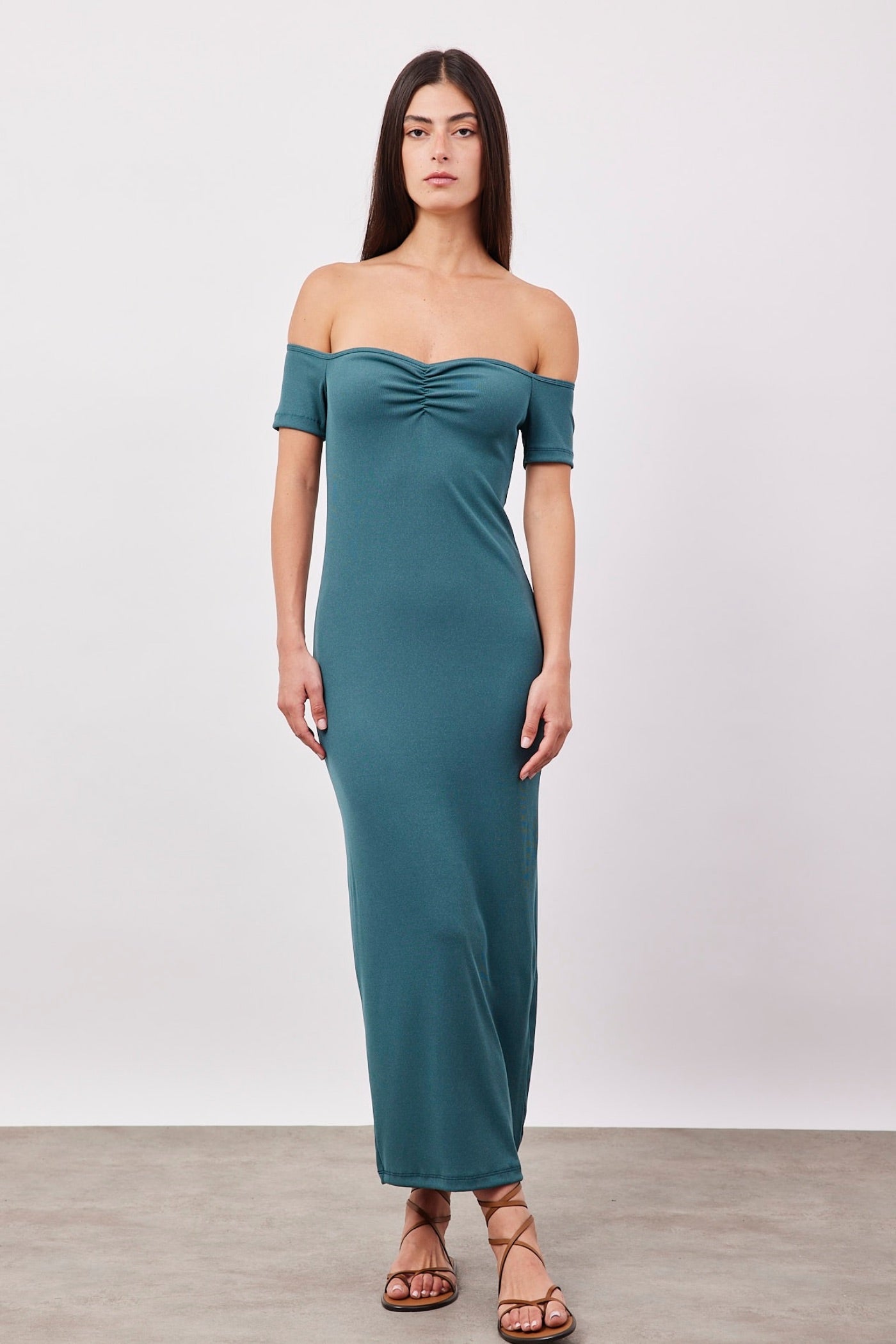 שמלת אוף שולדרס עם כיווצים - ITAY BRANDS