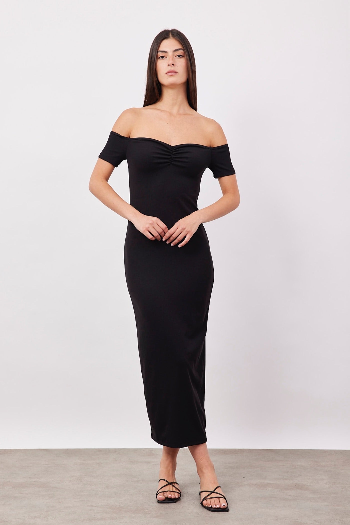 שמלת אוף שולדרס עם כיווצים - ITAY BRANDS