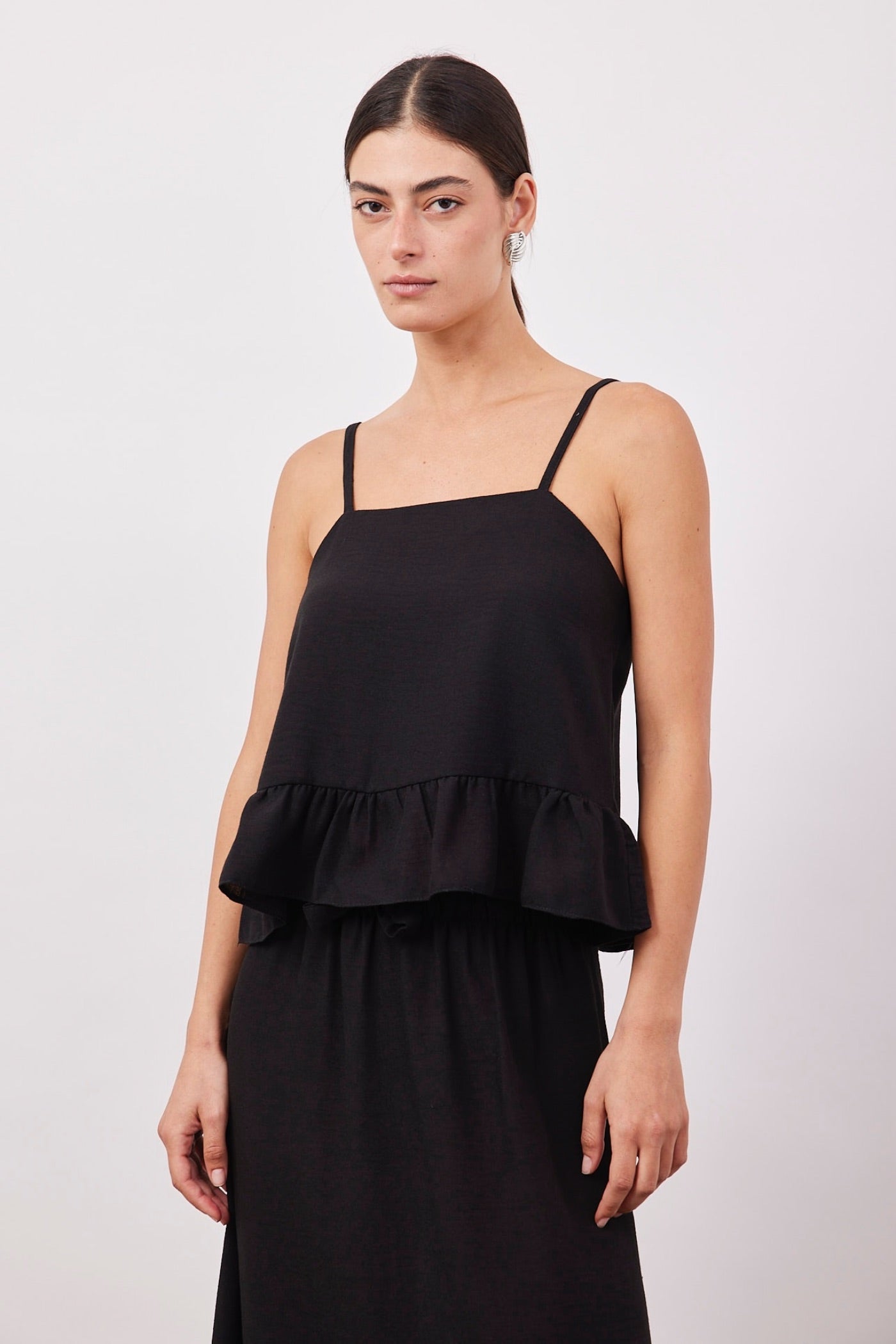 גופייה במראה פשתן עם כתפיות נקשרות - ITAY BRANDS