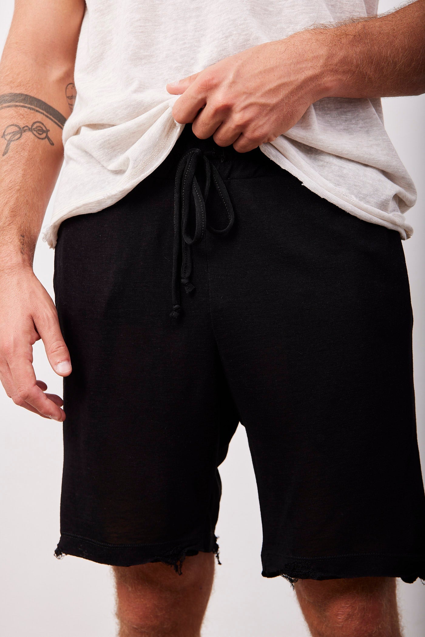 מכנסי ברמודה בשילוב קרעים - ITAY BRANDS