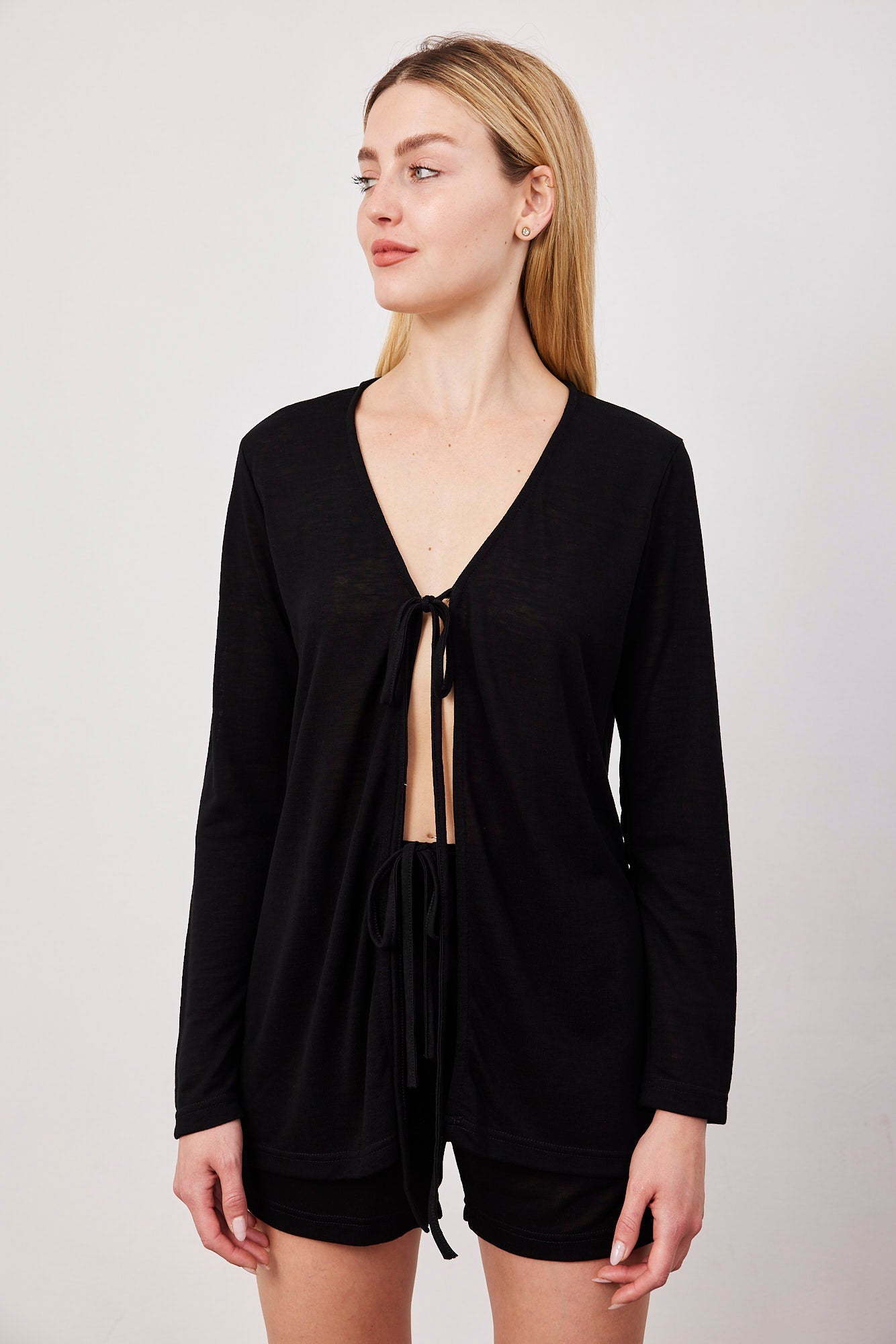 חליפה עם חולצת קשירה - ITAY BRANDS