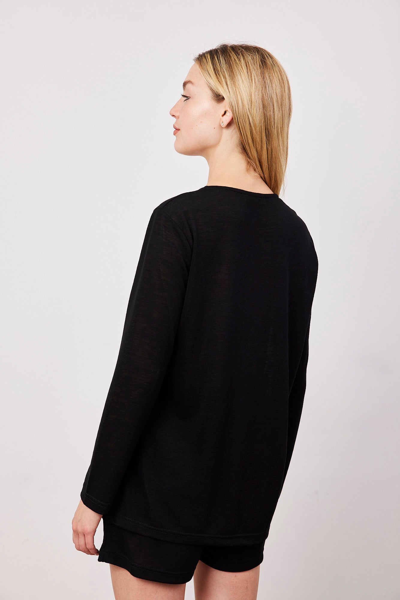 חליפה עם חולצת קשירה - ITAY BRANDS