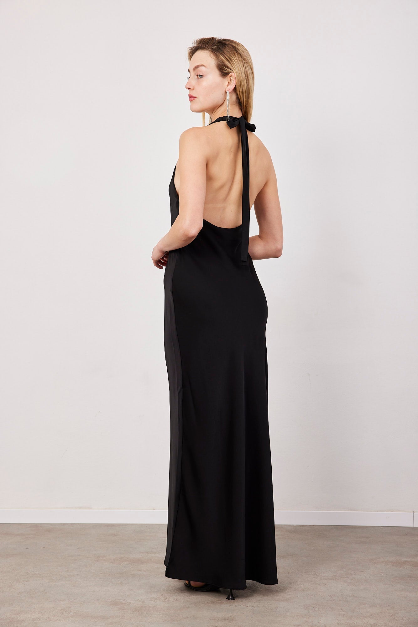 שמלת מקסי קשירה במראה סאטן - ITAY BRANDS