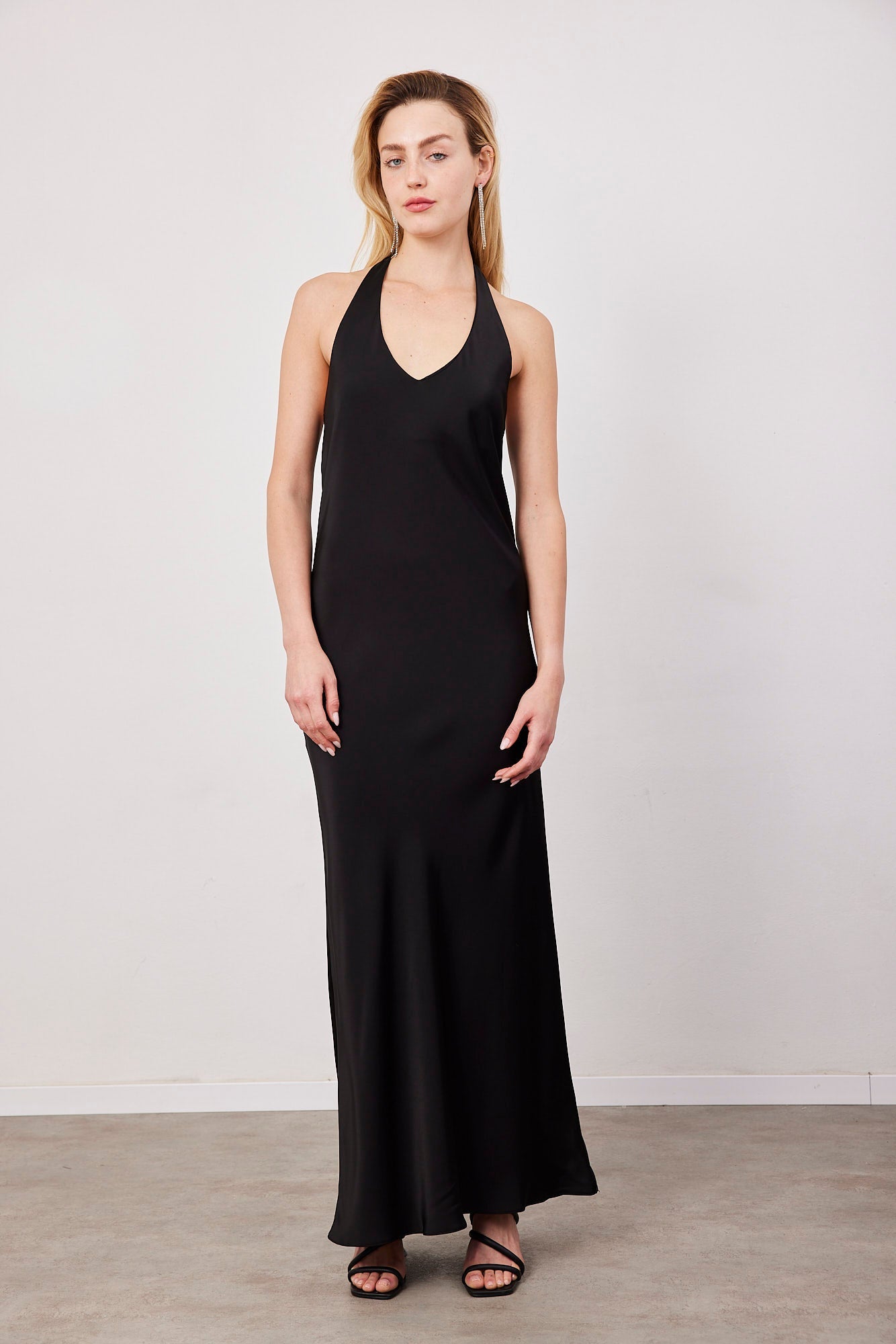 שמלת מקסי קשירה במראה סאטן - ITAY BRANDS