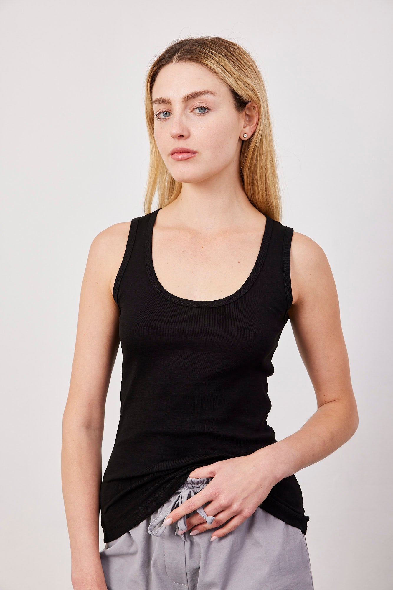 גופייה עם מחשוף עגול - ITAY BRANDS