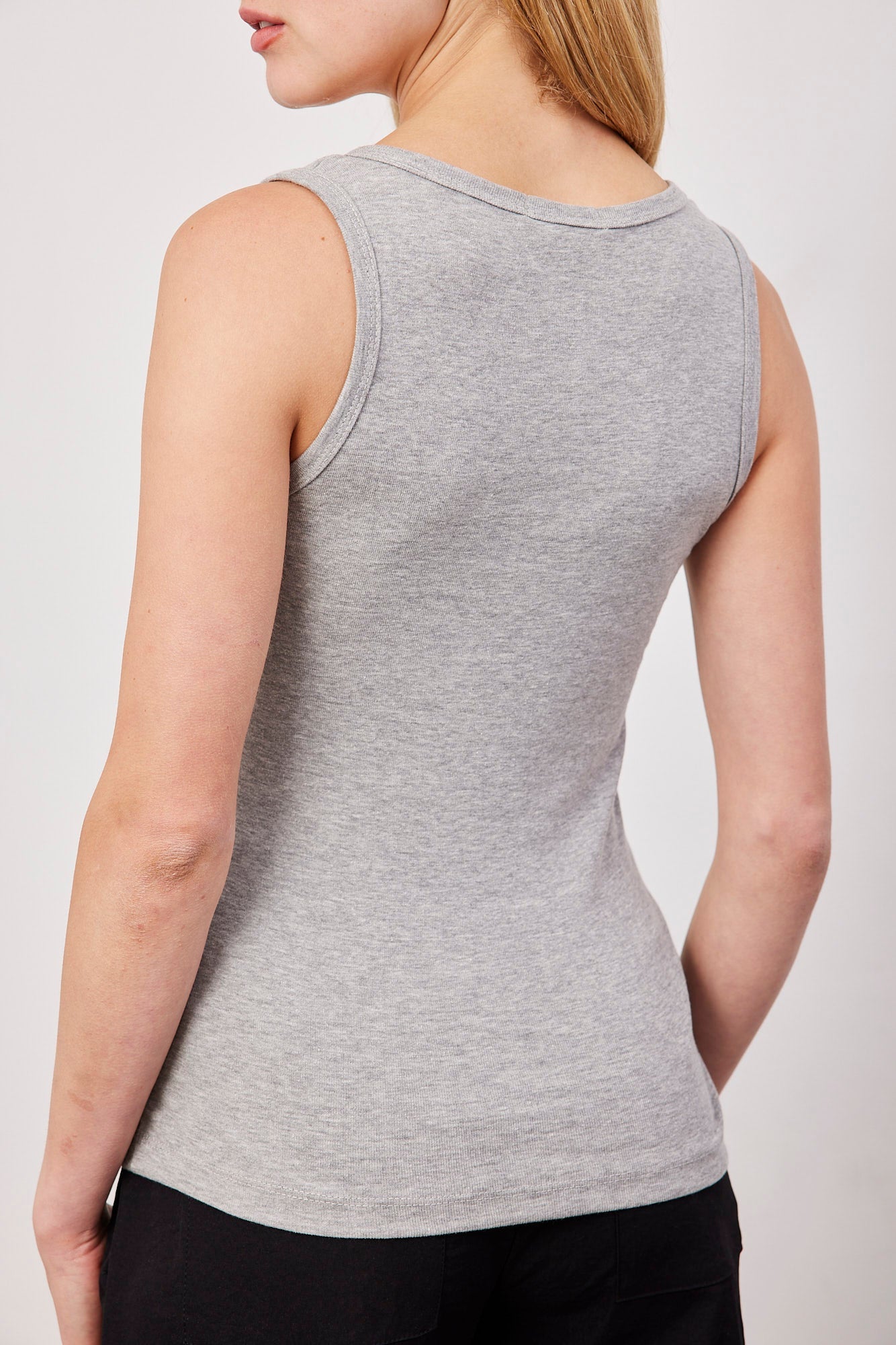 גופייה עם מחשוף עגול - ITAY BRANDS