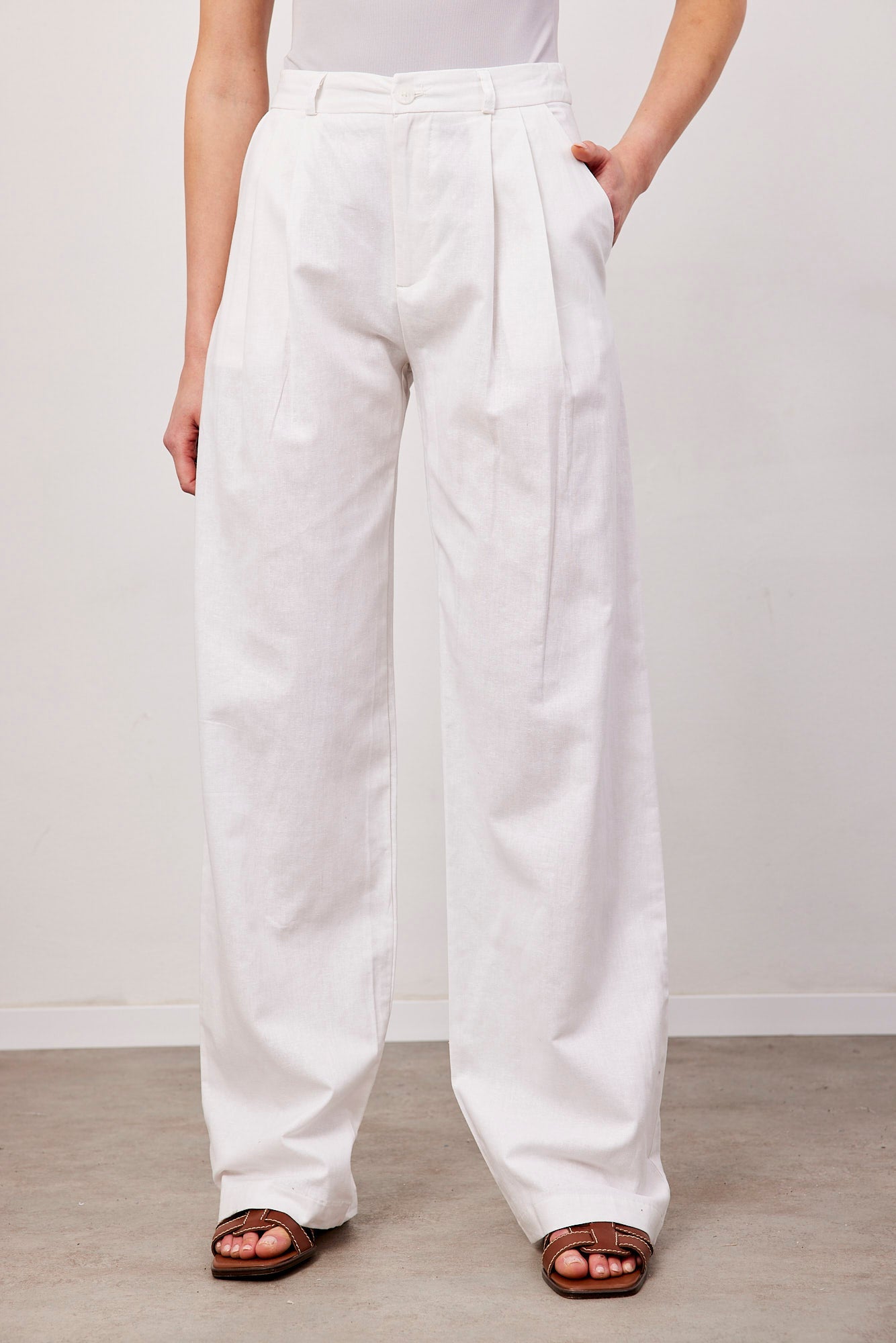 מכנסיים מחויטים מבד פשתן מעורב - ITAY BRANDS