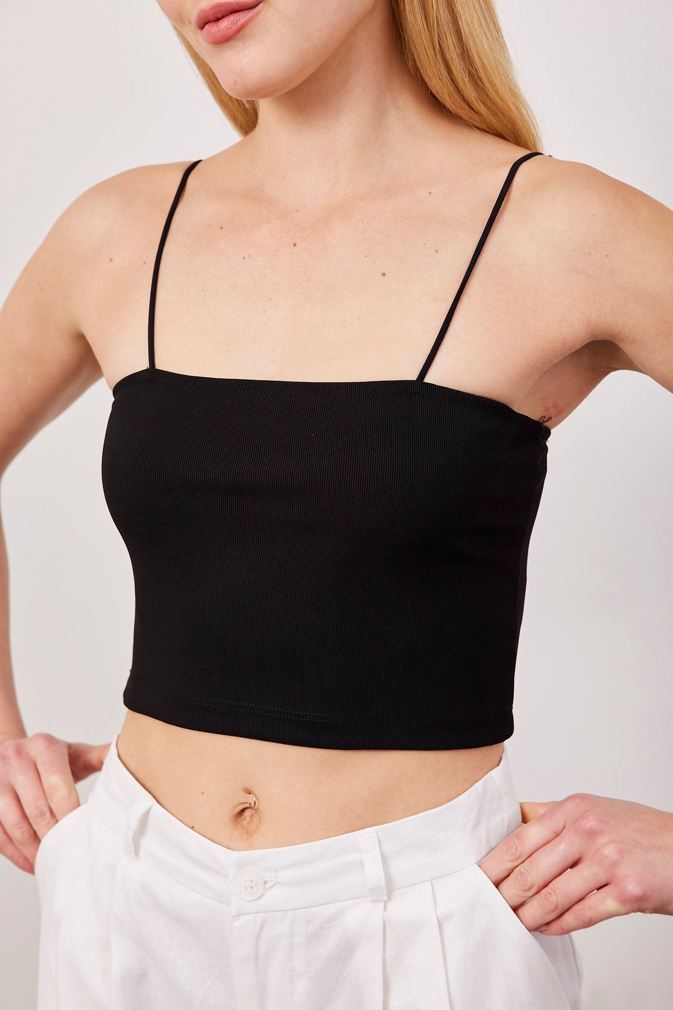 גופיית קרופ עם כתפיות דקות - ITAY BRANDS