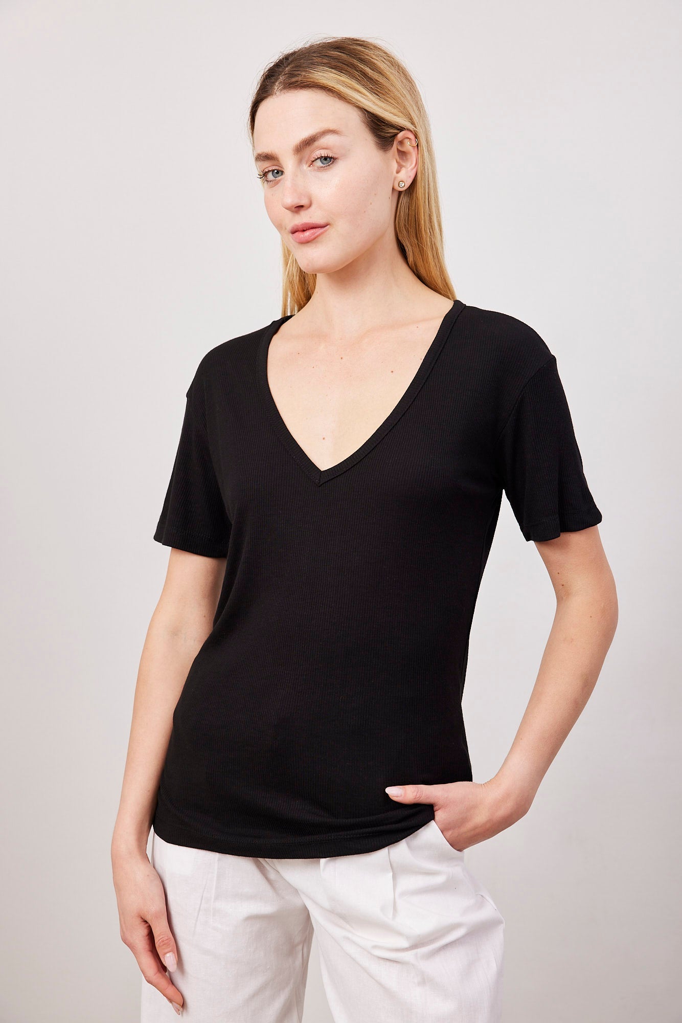 טישרט וי מבד רך - ITAY BRANDS