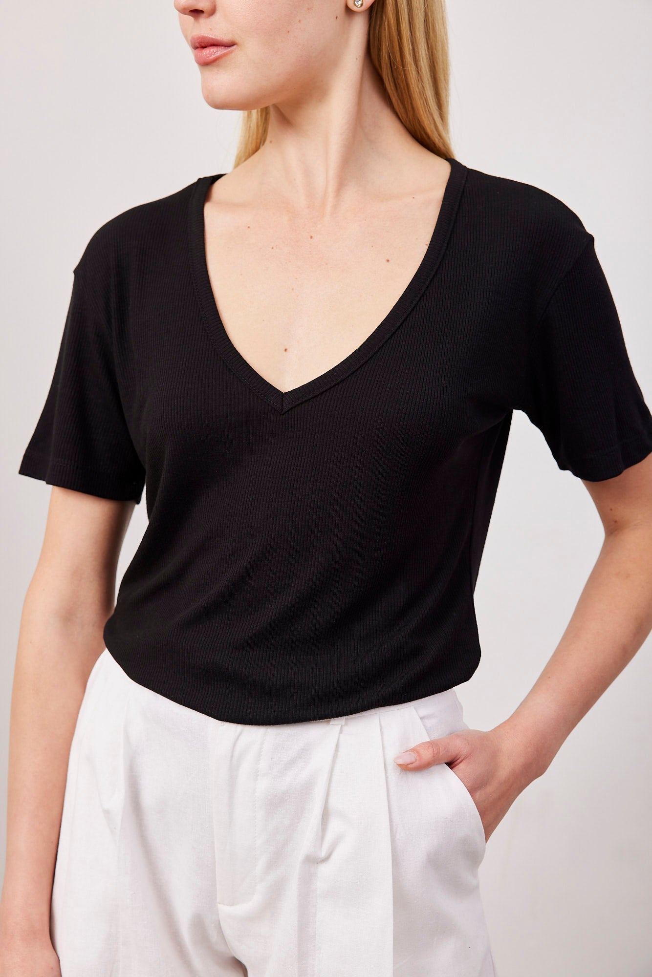 טישרט וי מבד רך - ITAY BRANDS