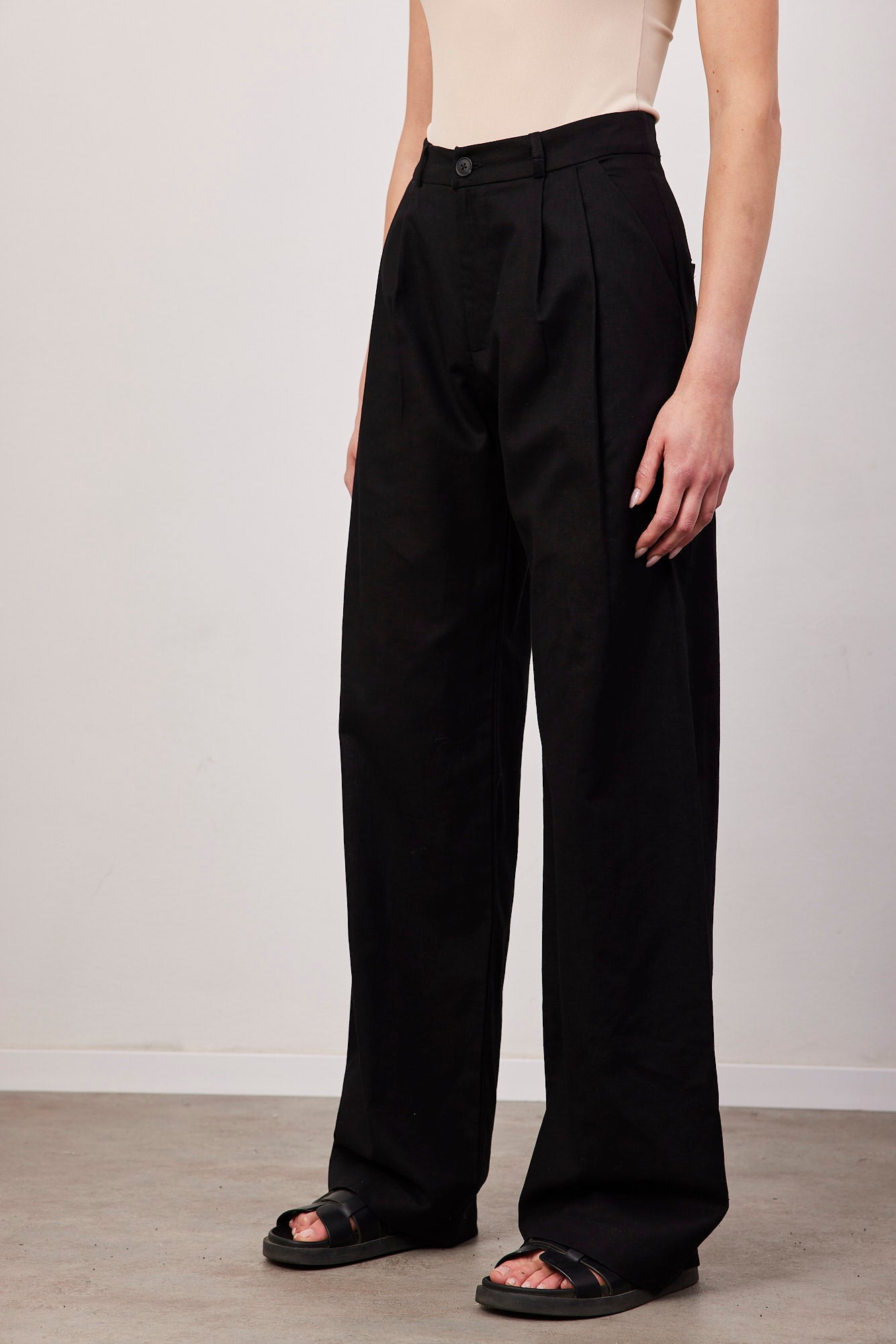 מכנסיים מחויטים מבד פשתן מעורב - ITAY BRANDS