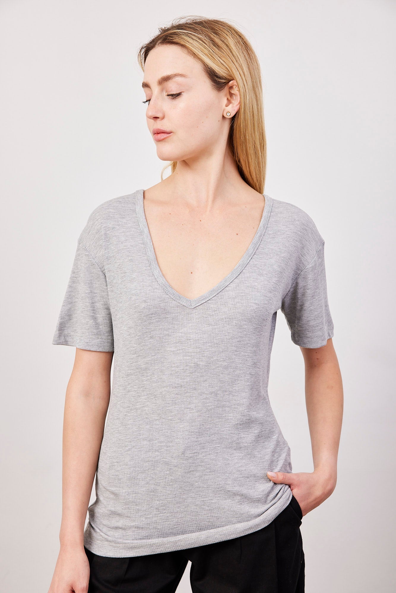 טישרט וי מבד רך - ITAY BRANDS