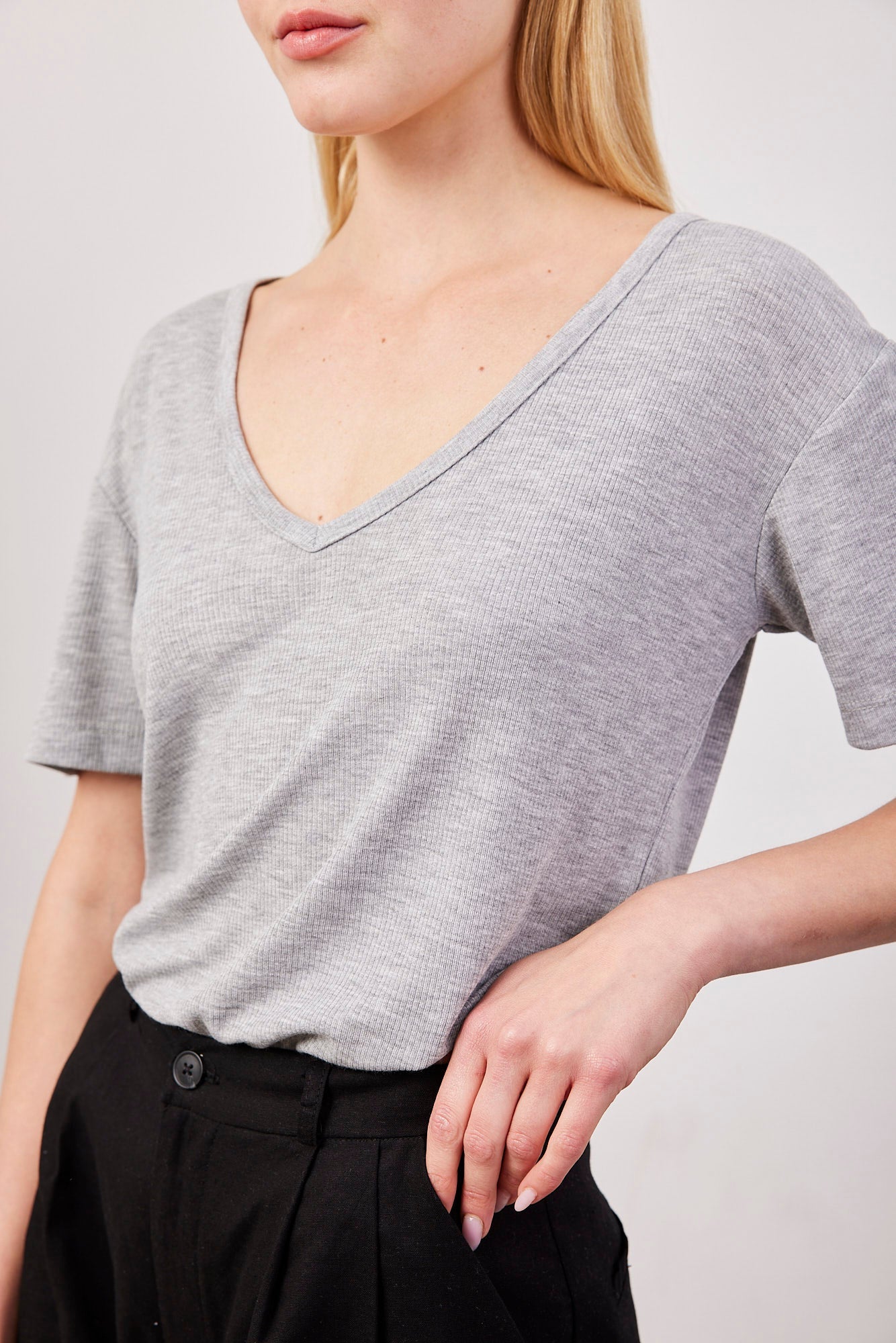 טישרט וי מבד רך - ITAY BRANDS