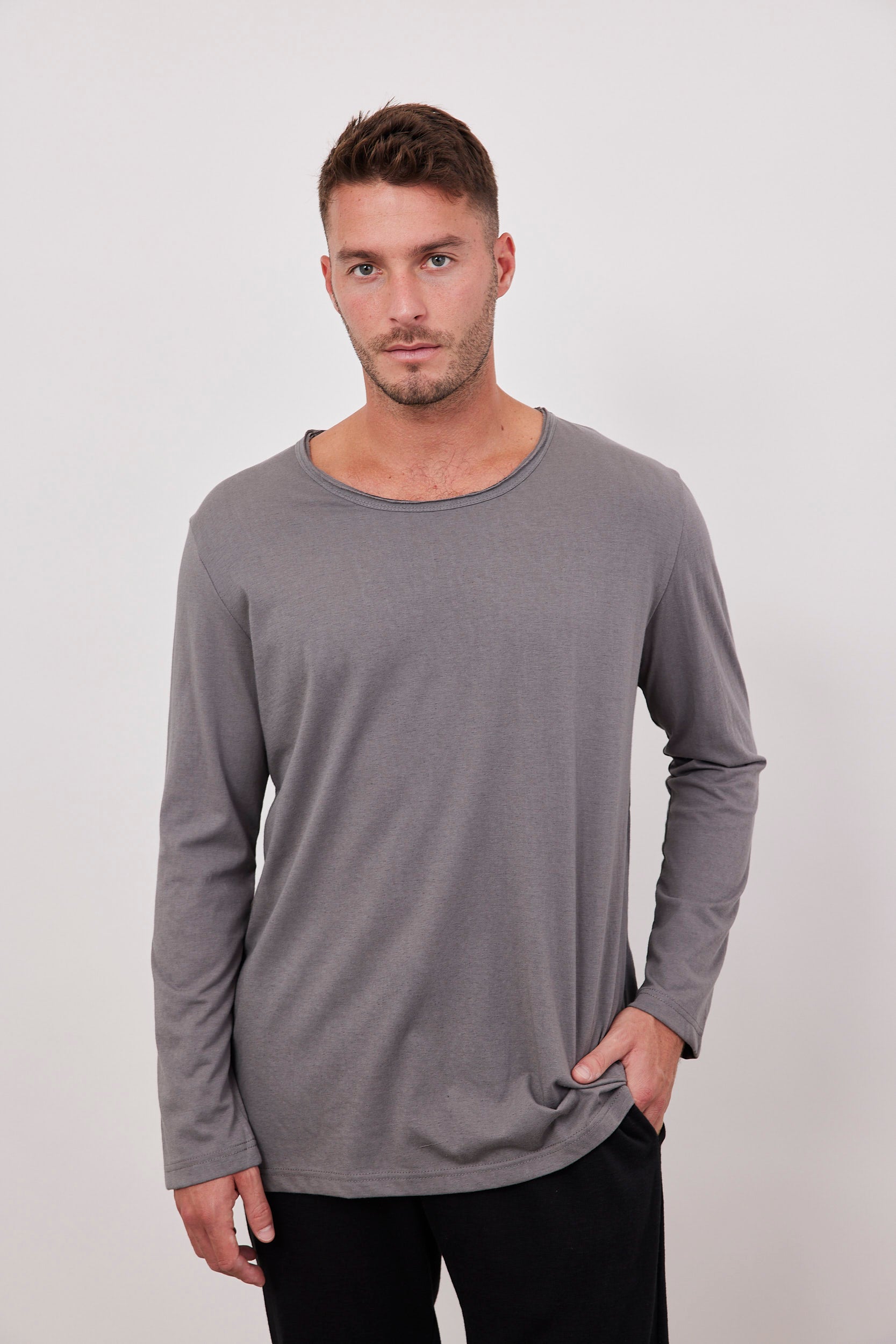 חולצה ארוכה במפתח פרום