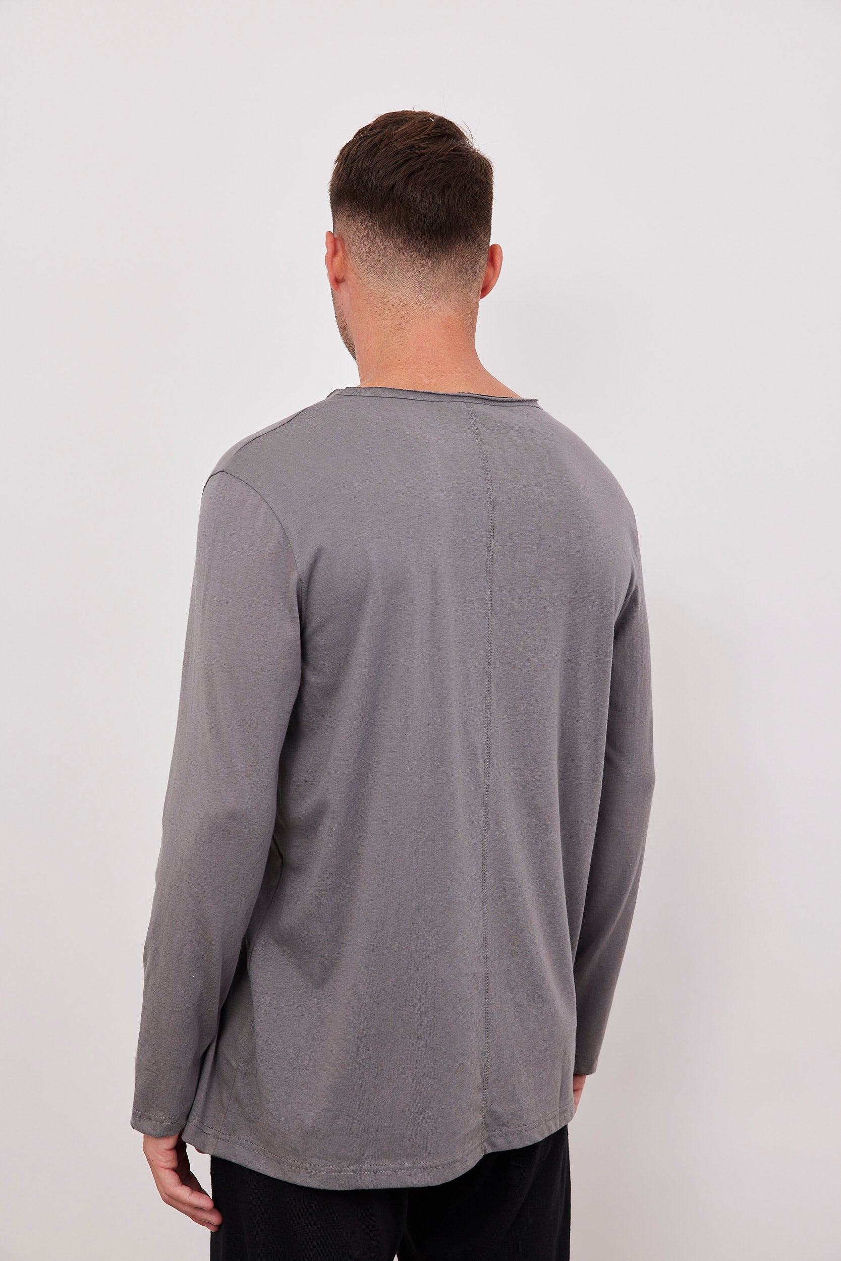 חולצה ארוכה במפתח פרום