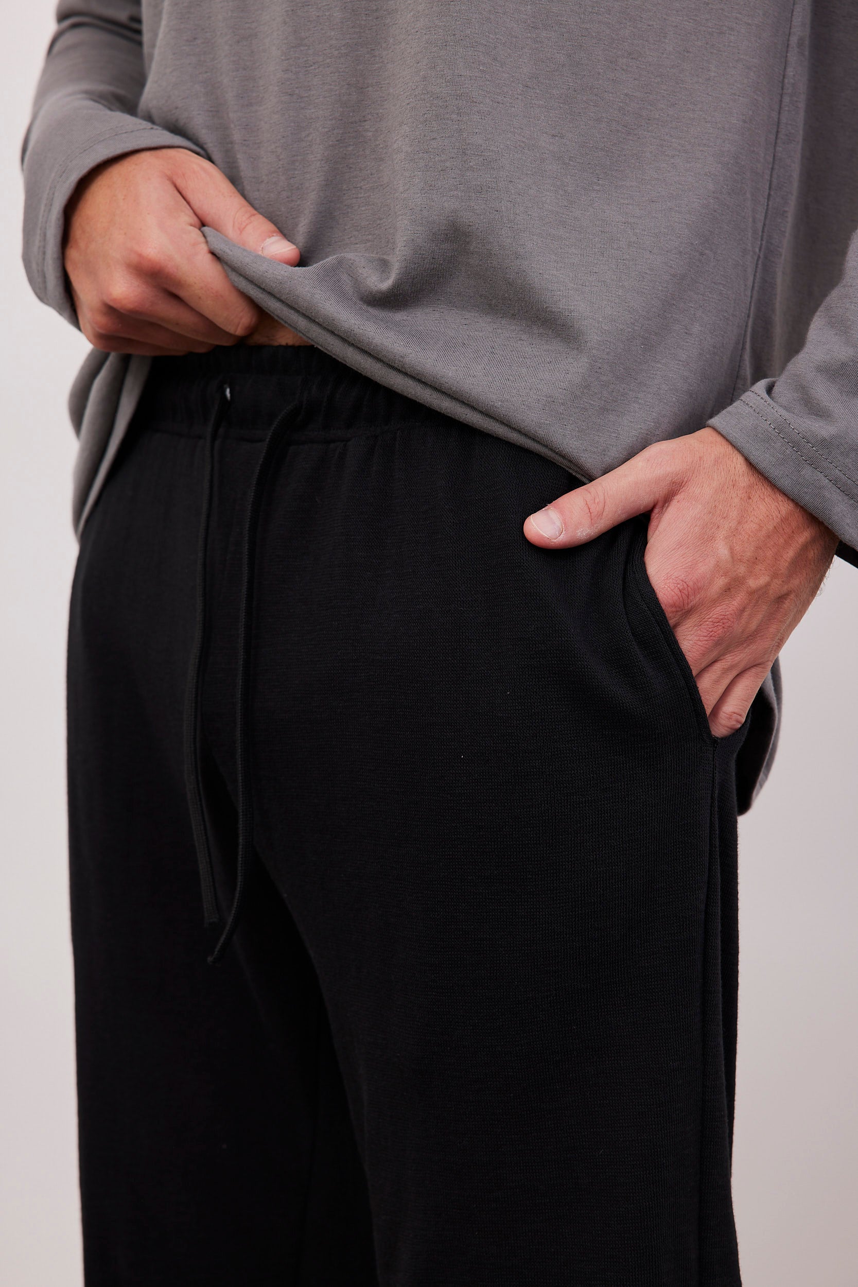 מכנסיים ארוכים בסיומת גומי