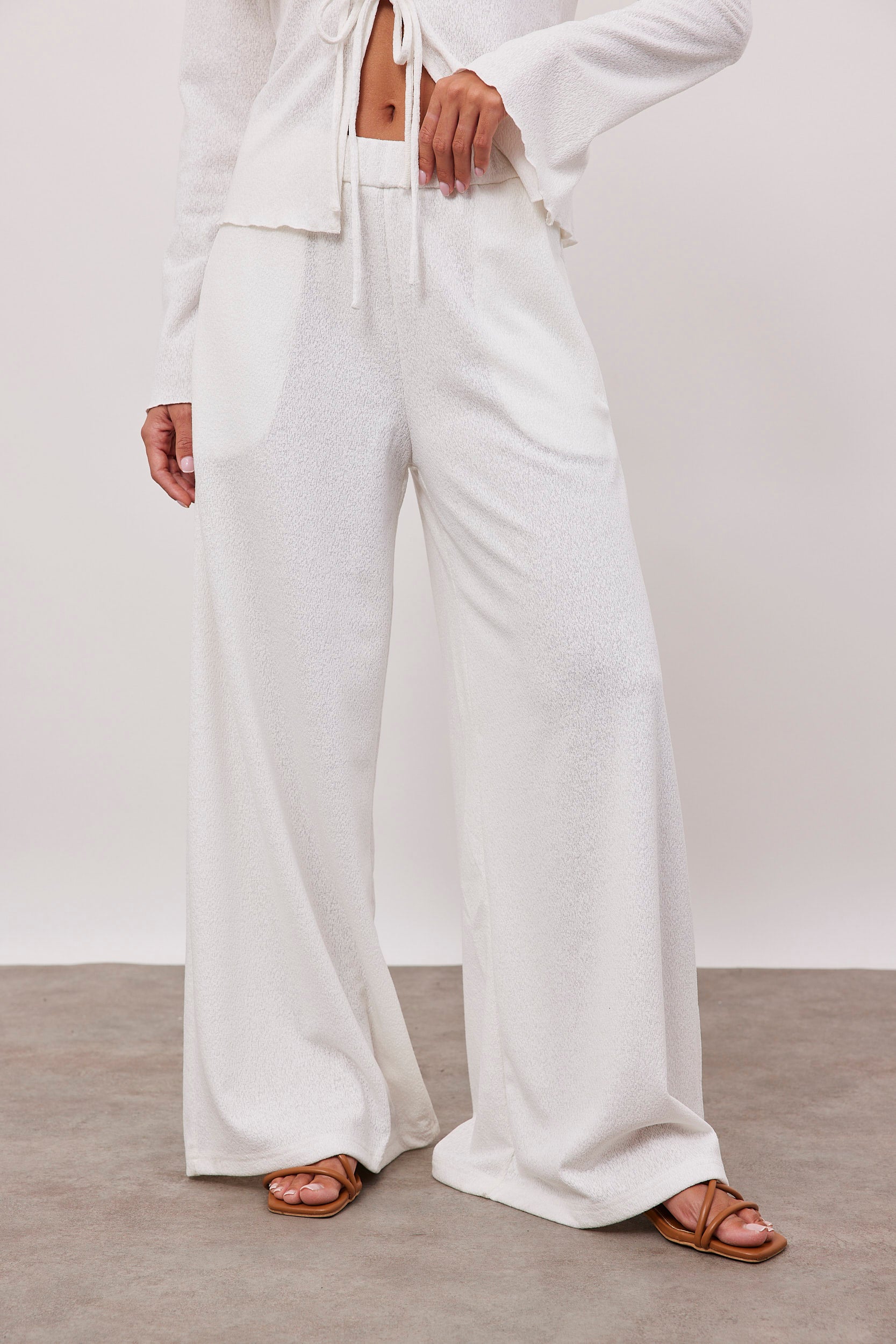 מכנסיים ארוכים נשפכים בטקסטורה