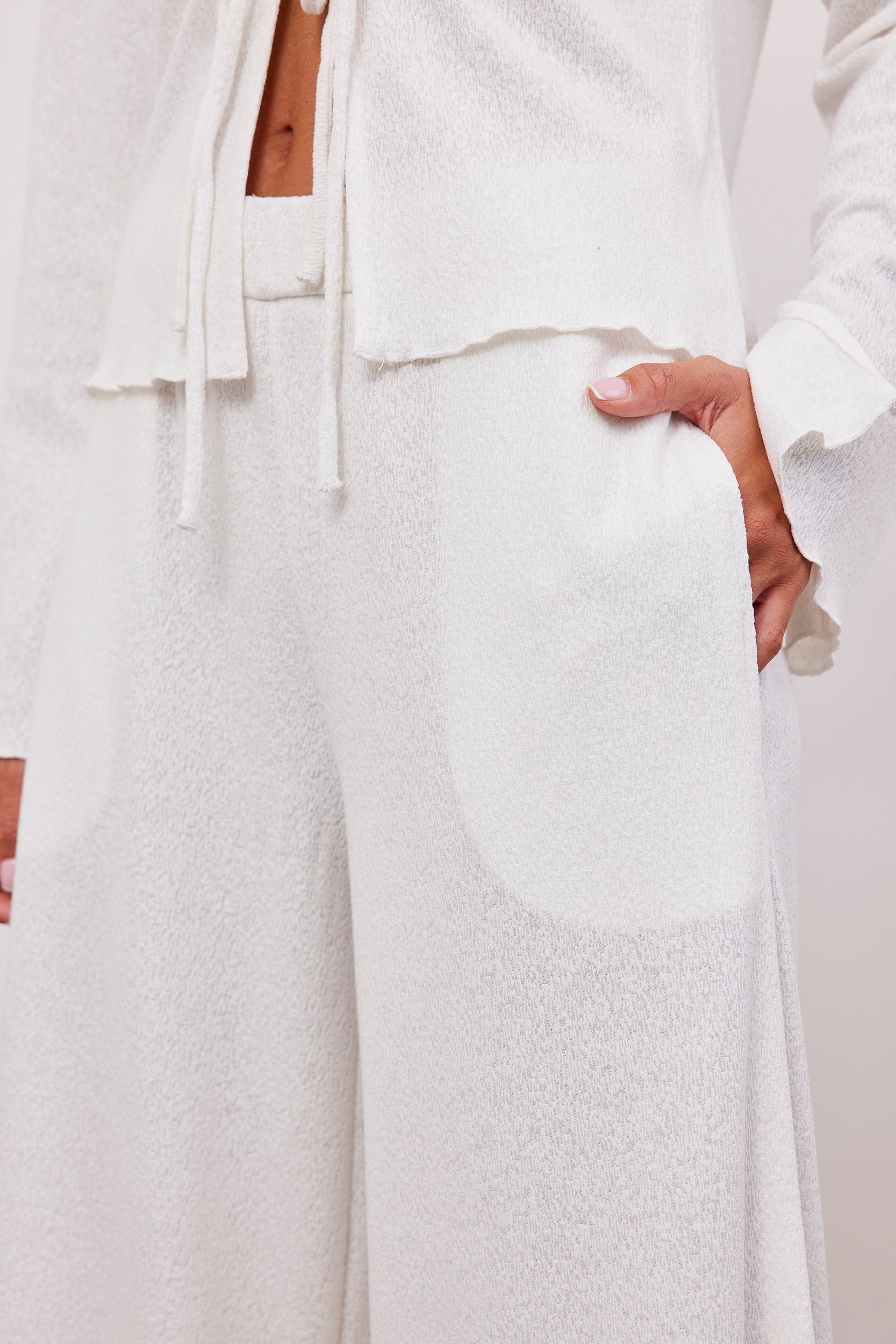 מכנסיים ארוכים נשפכים בטקסטורה