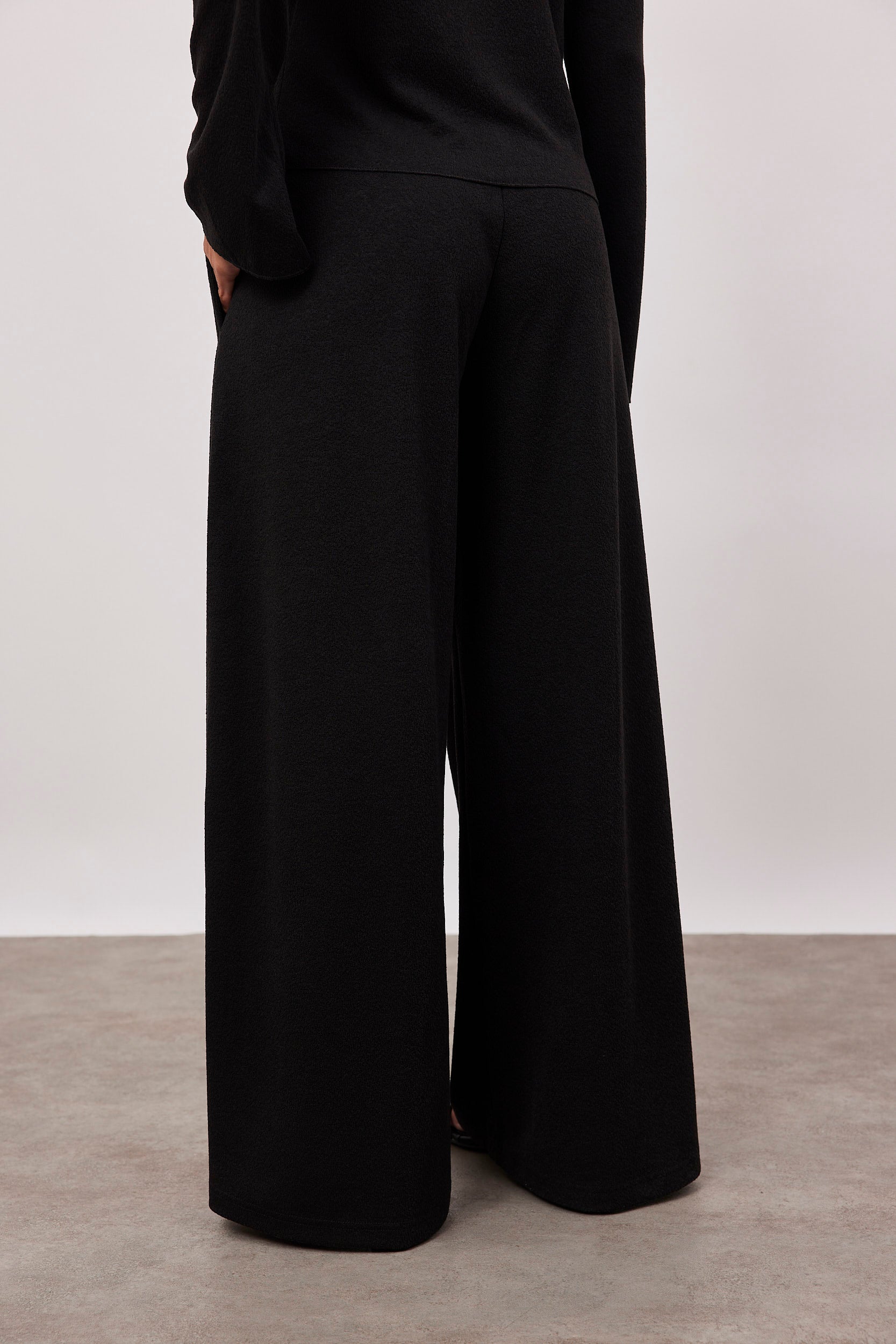 מכנסיים ארוכים נשפכים בטקסטורה