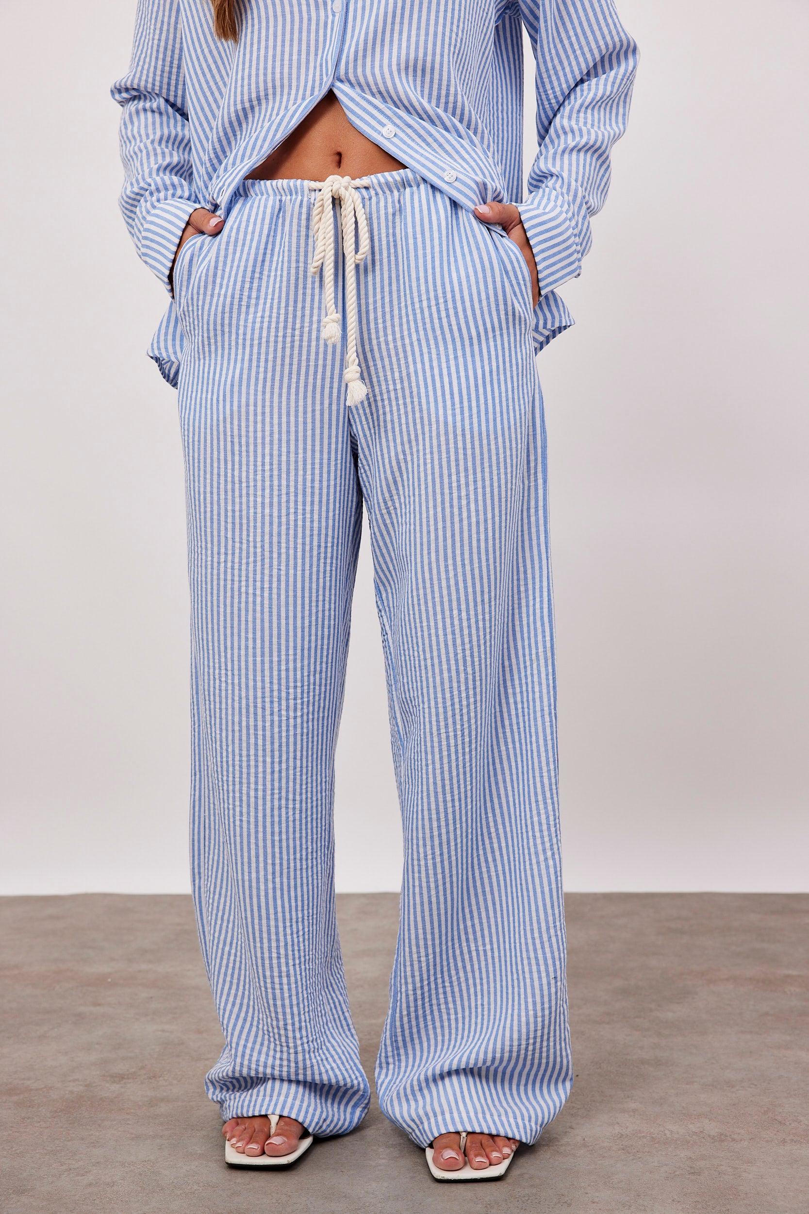 מכנסיים ארוכים בהדפס פסים