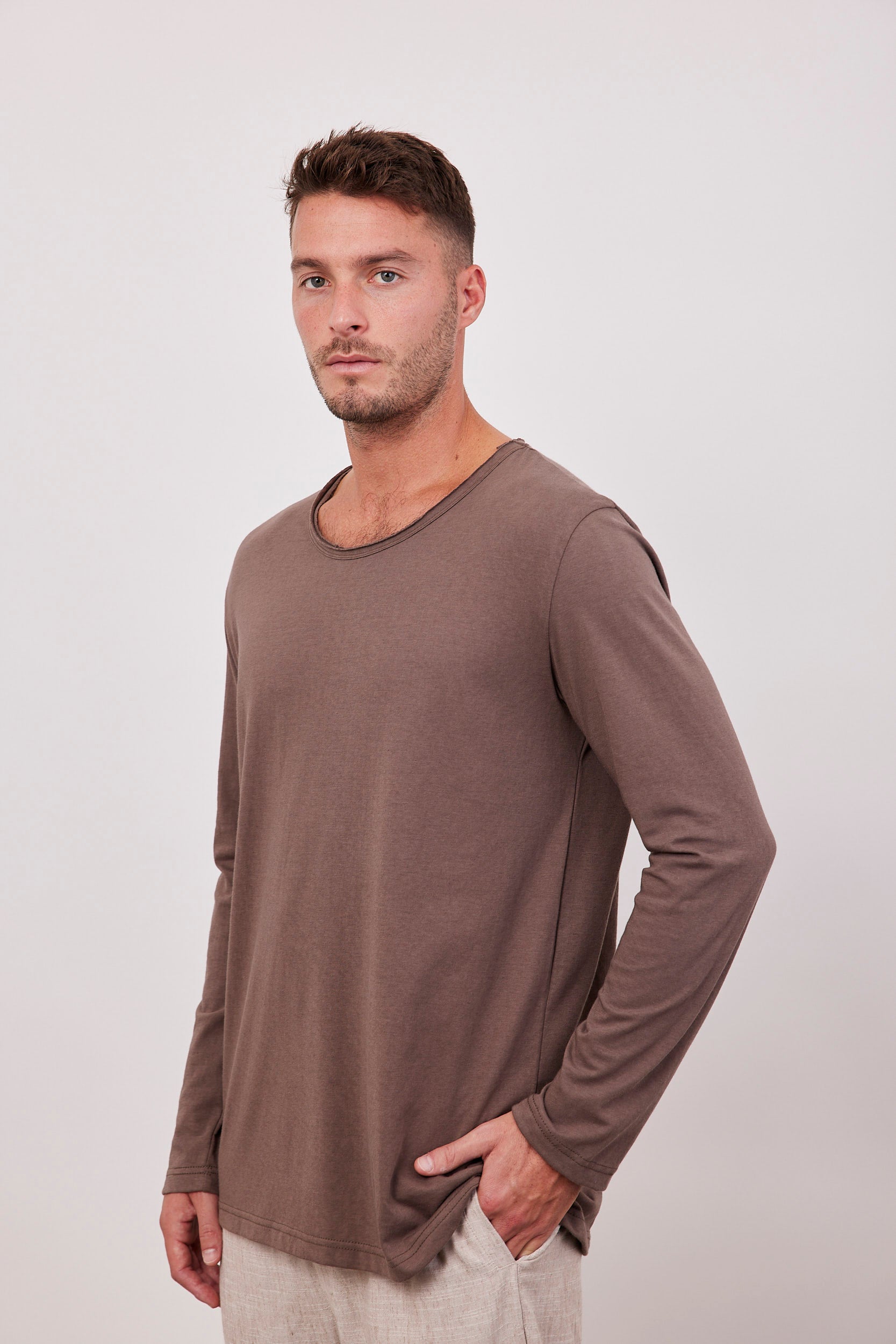 חולצה ארוכה במפתח פרום