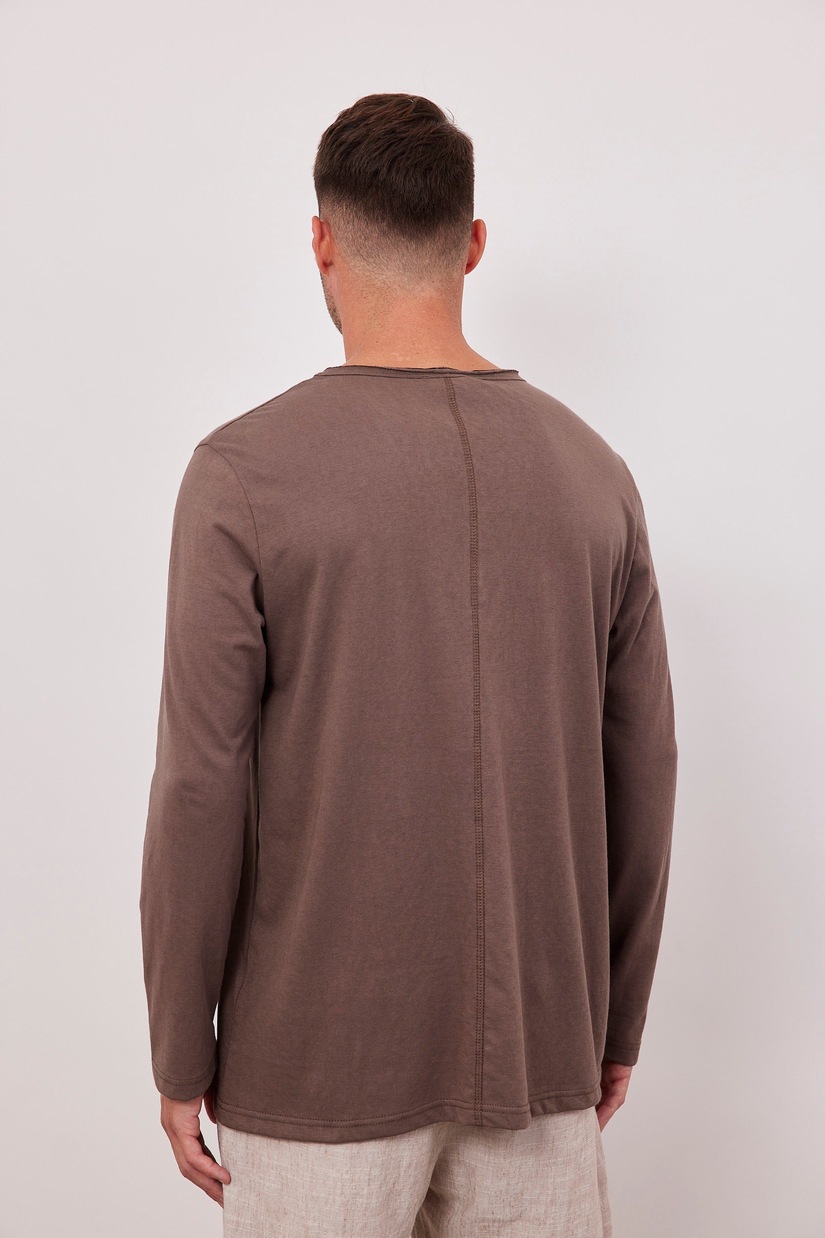 חולצה ארוכה במפתח פרום