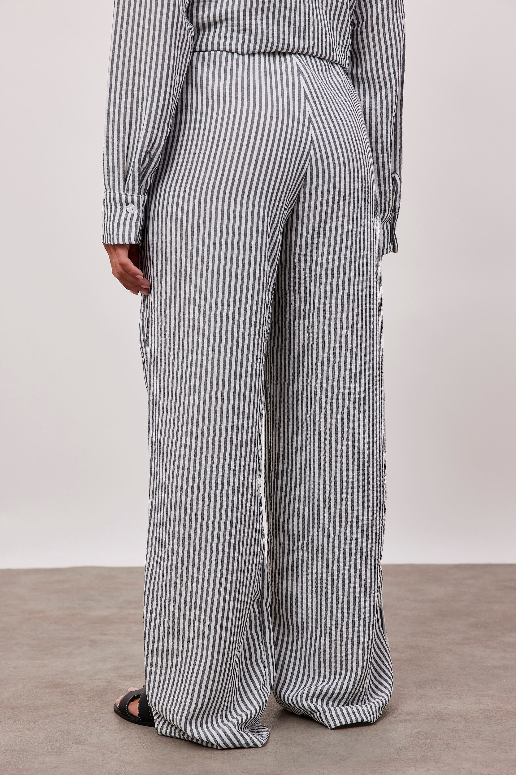 מכנסיים ארוכים בהדפס פסים