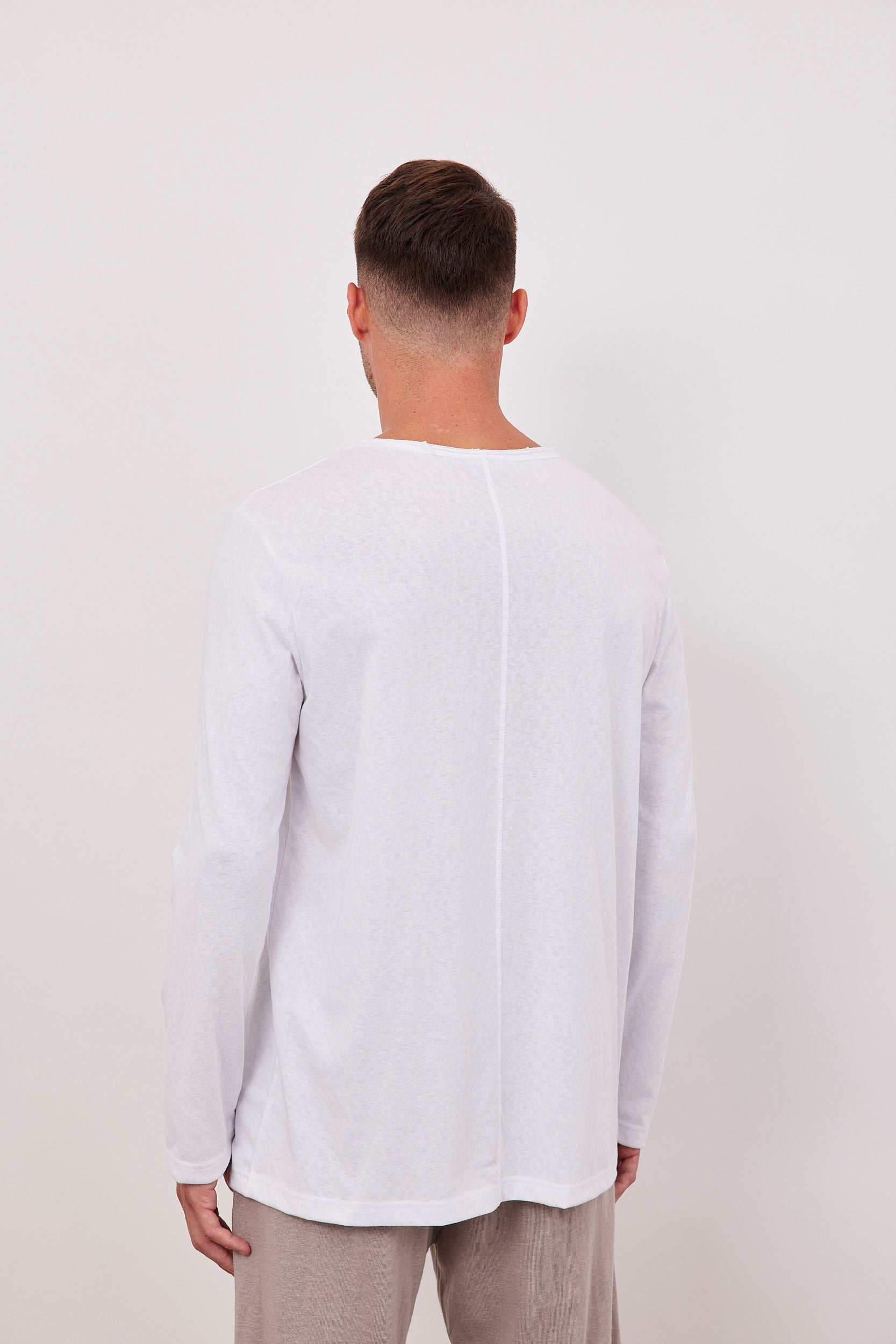 חולצה ארוכה במפתח פרום