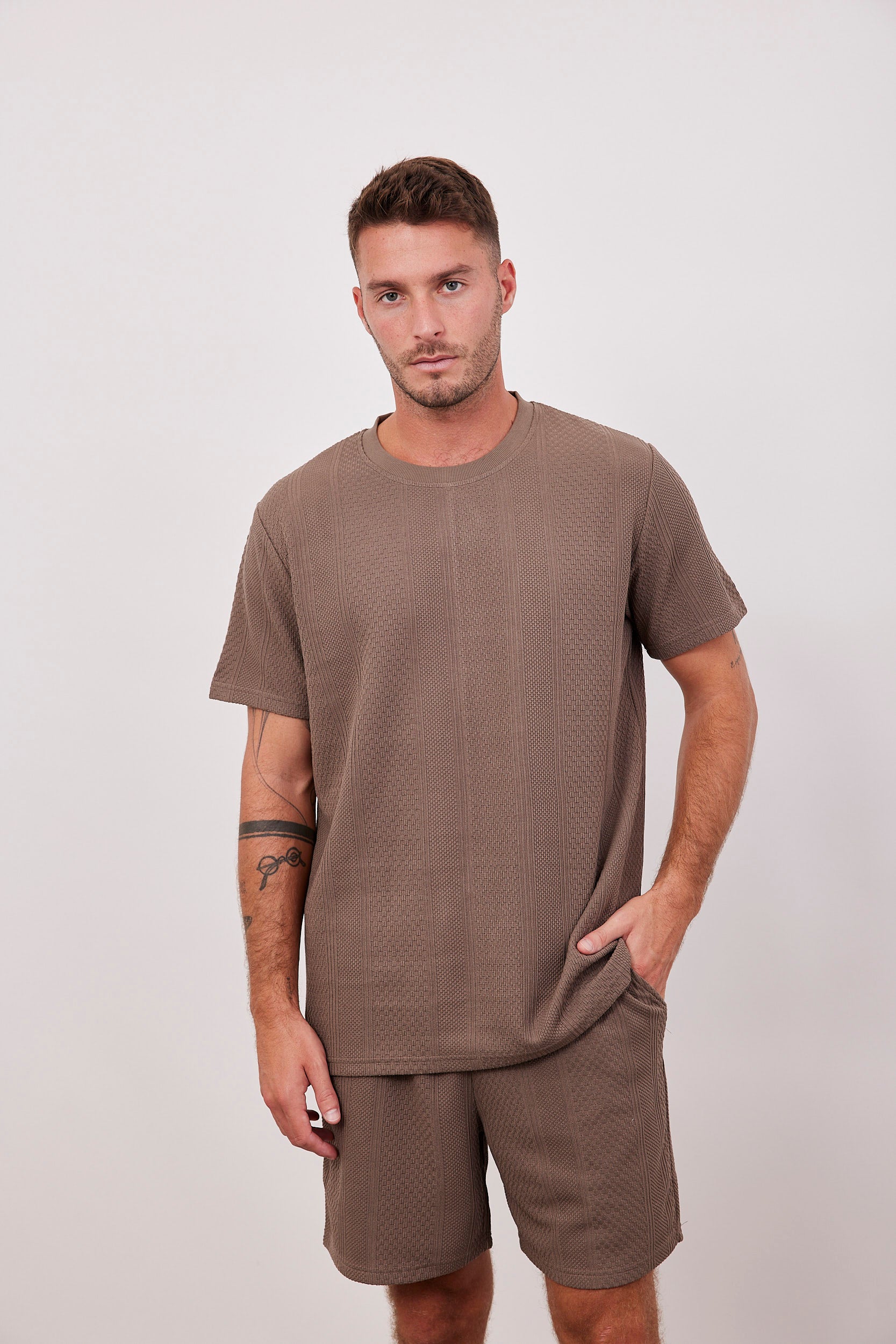 טישרט בטקסטורת רקמה